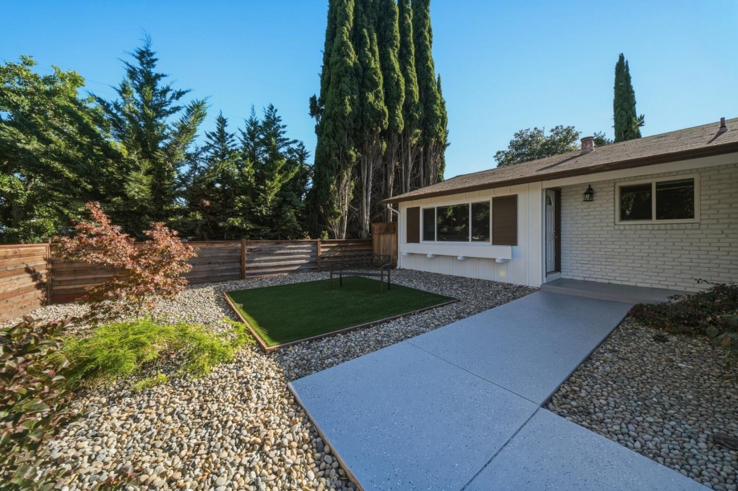 1563 Clarita AVE