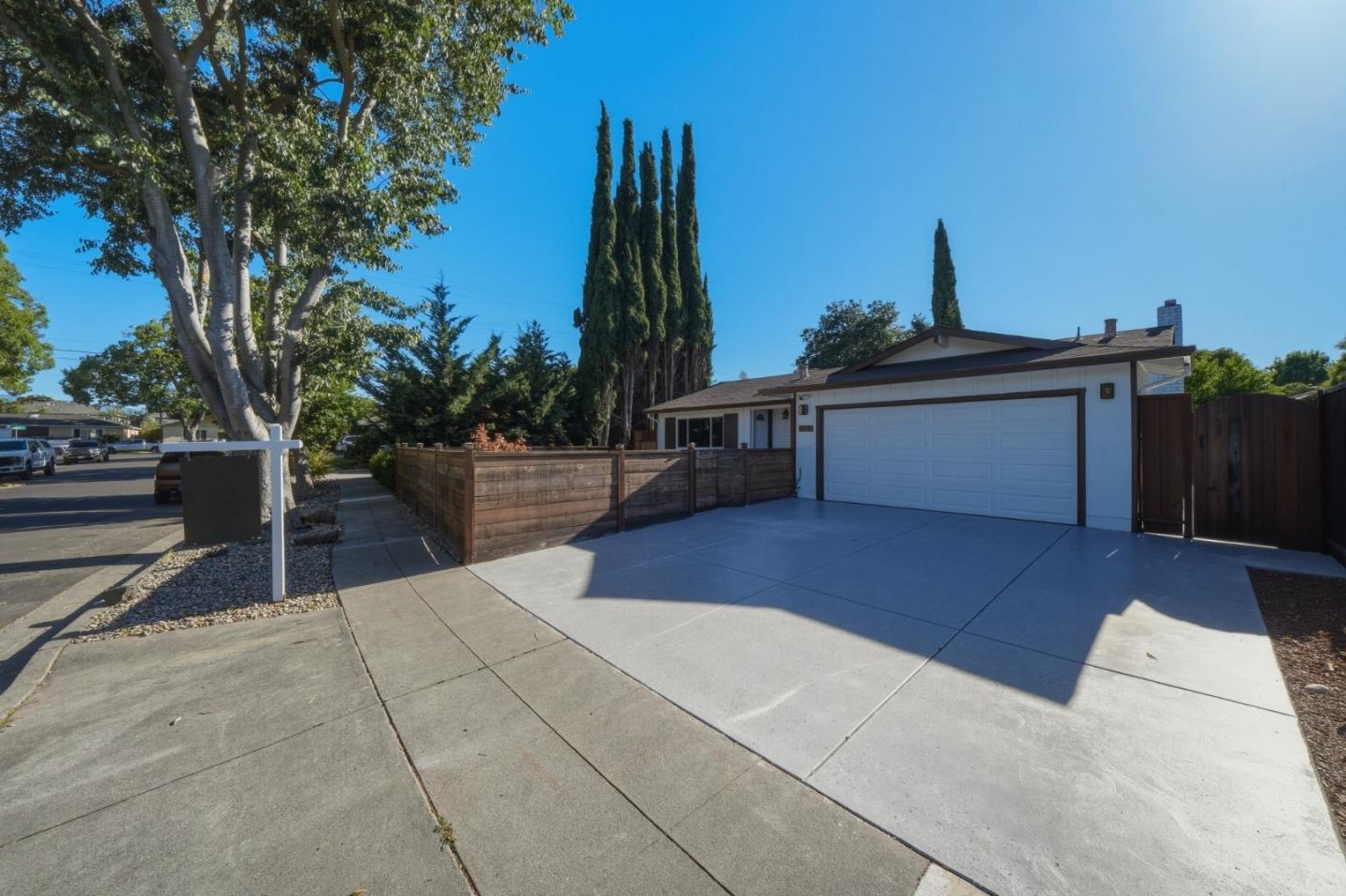 1563 Clarita AVE