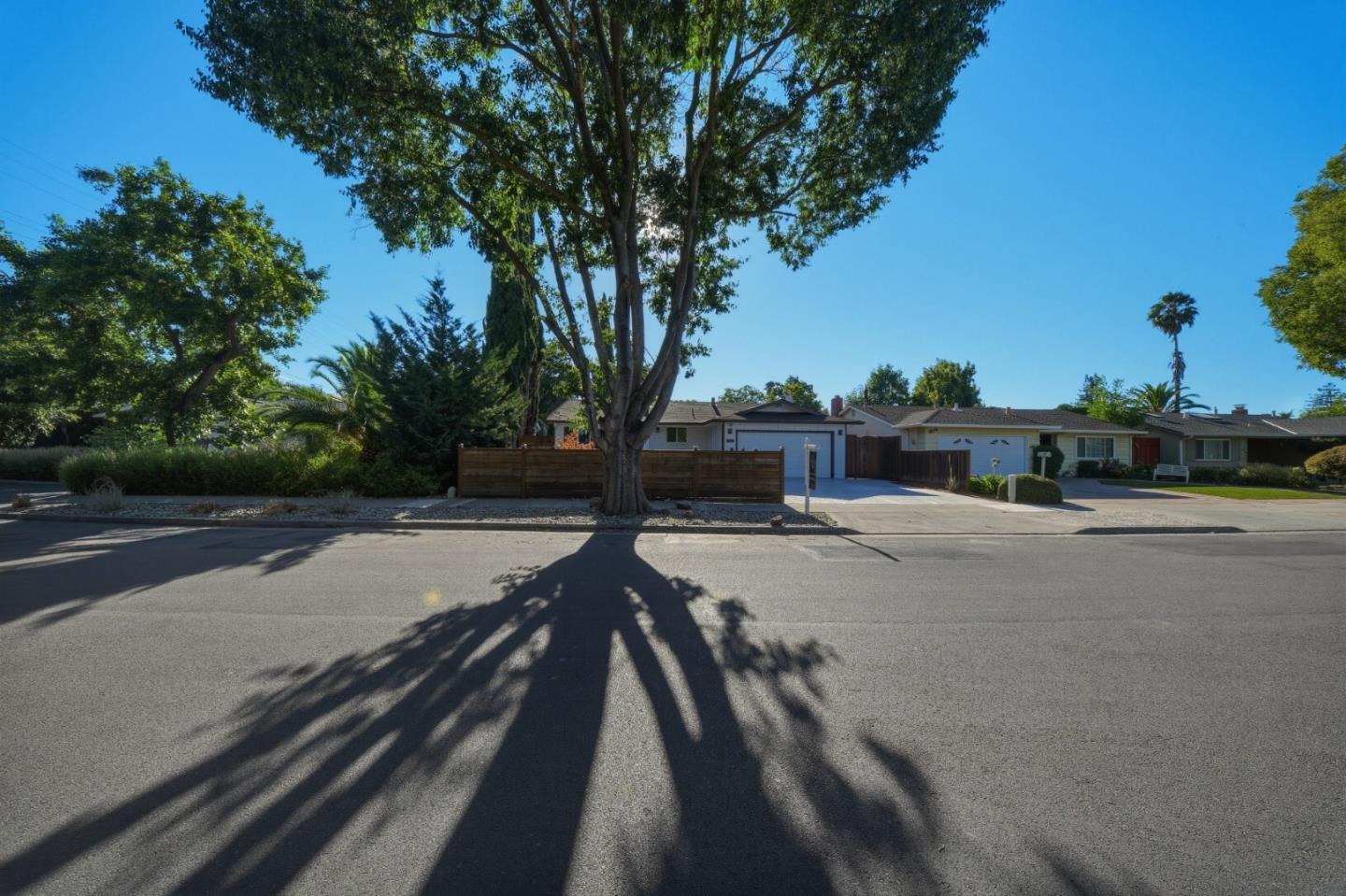 1563 Clarita AVE
