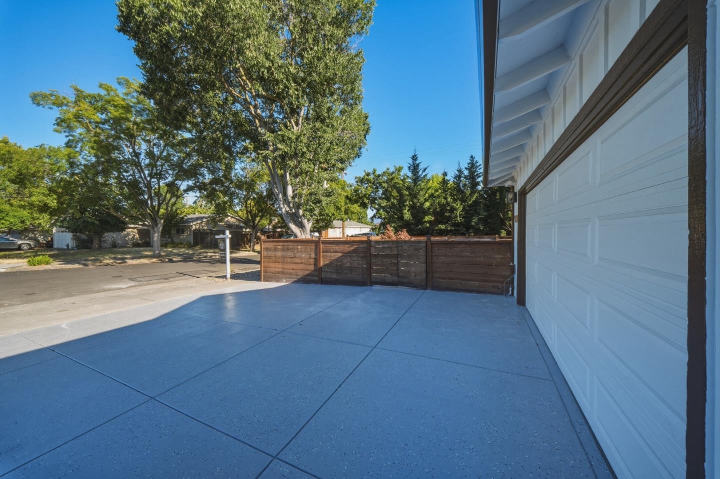 1563 Clarita AVE