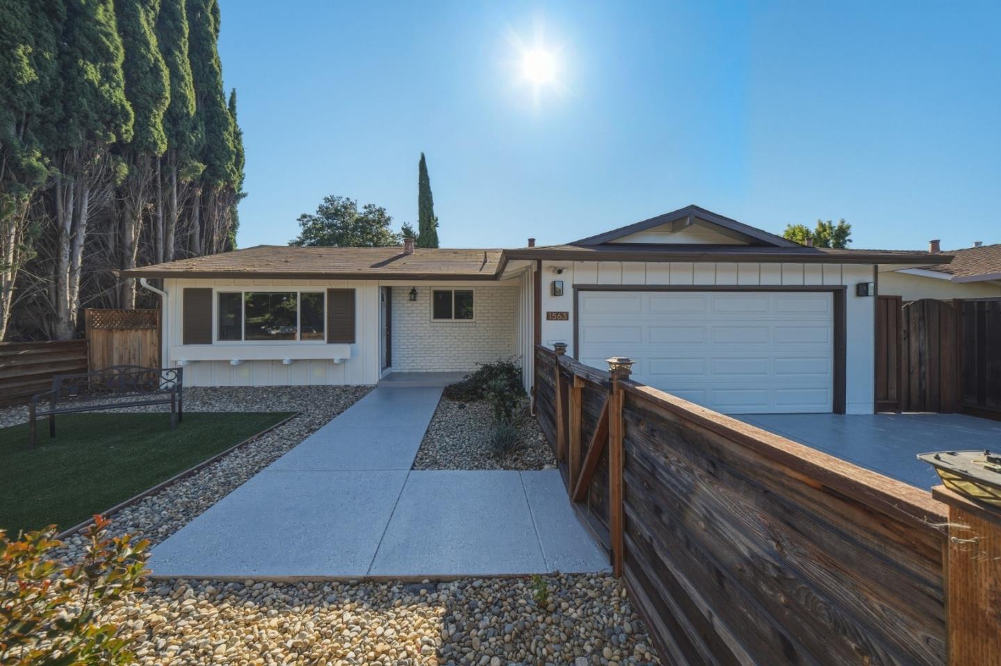 1563 Clarita AVE
