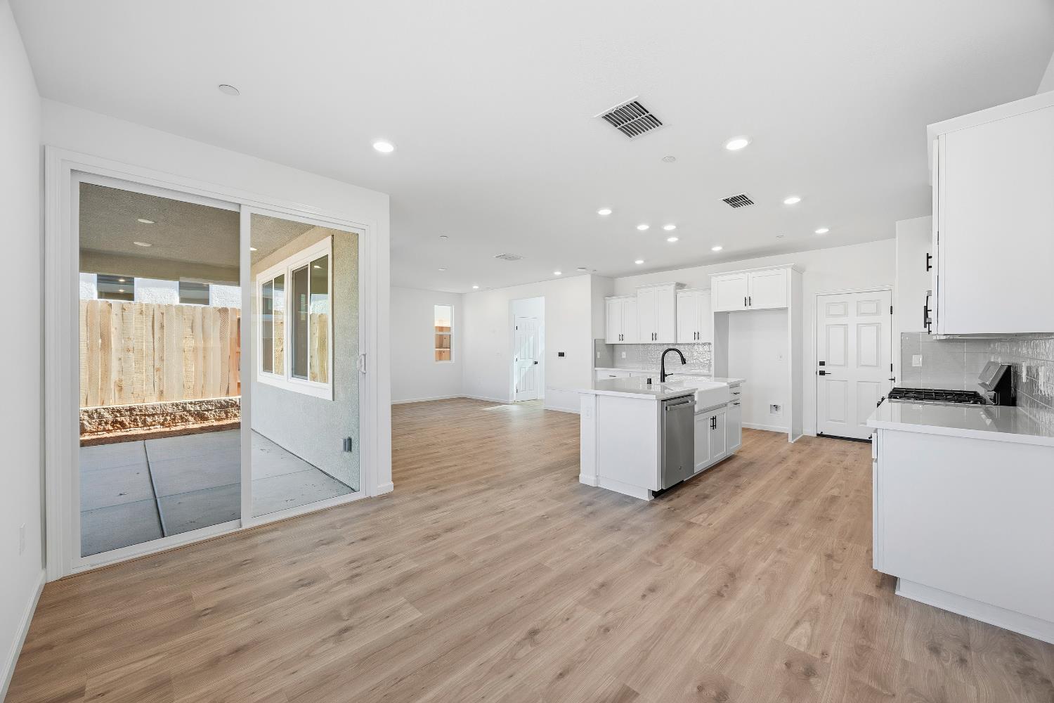 4413 Canyon Coral Way