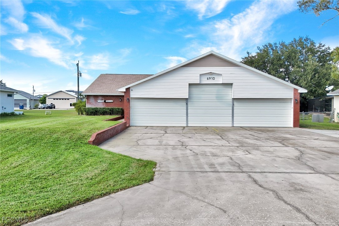 6910 Circle DR