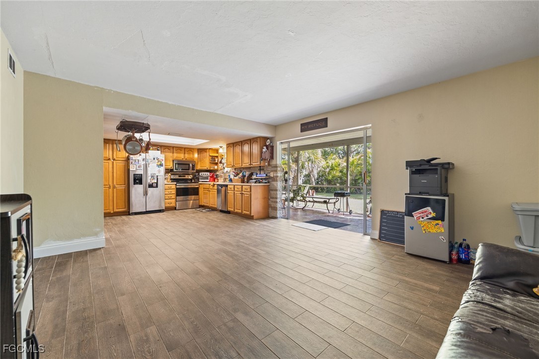 3001 SW 2nd CT