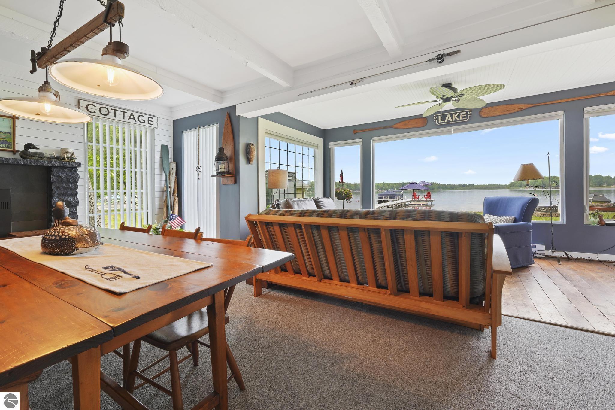 4742 N Shore Drive NE