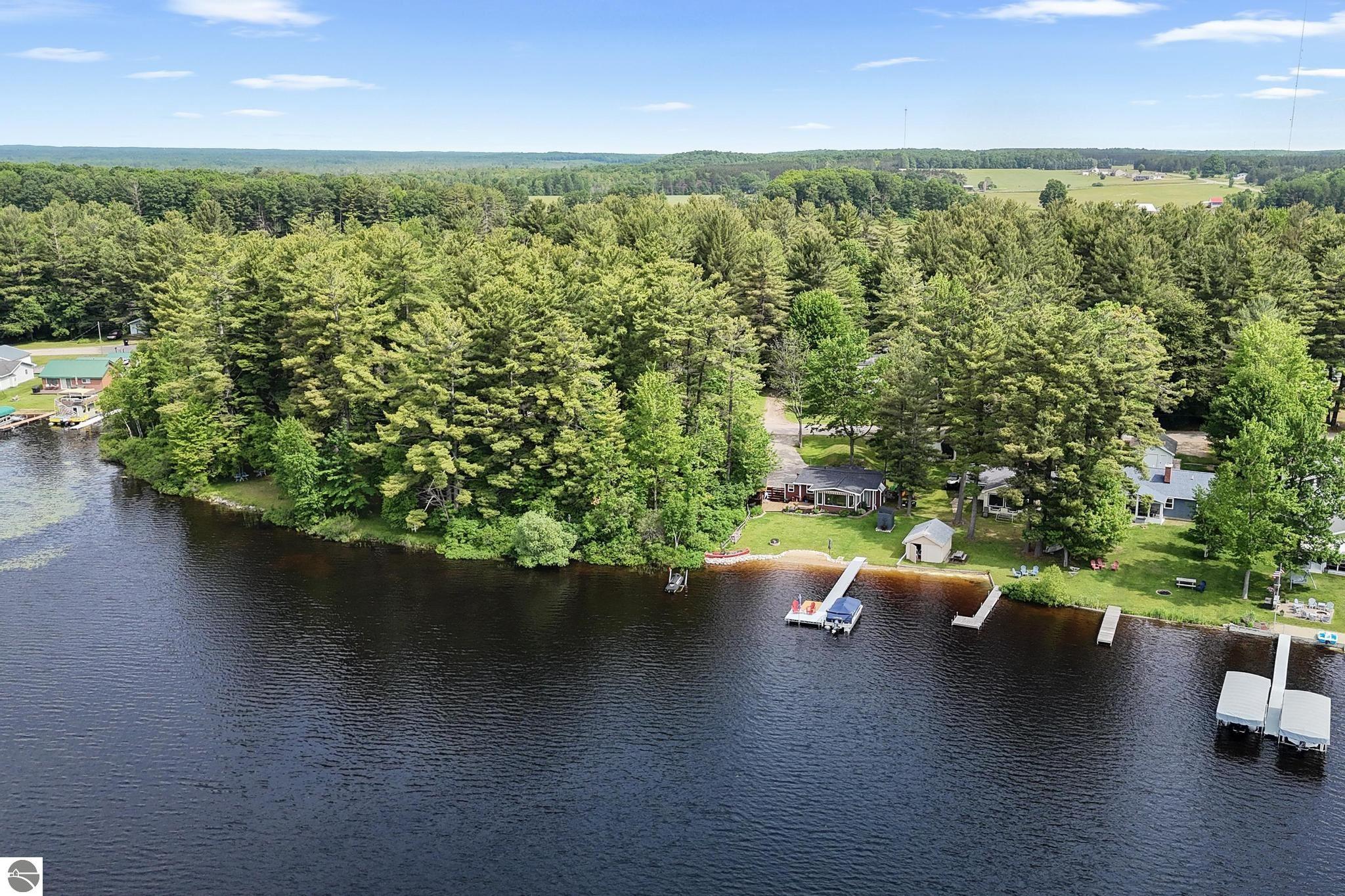 4742 N Shore Drive NE