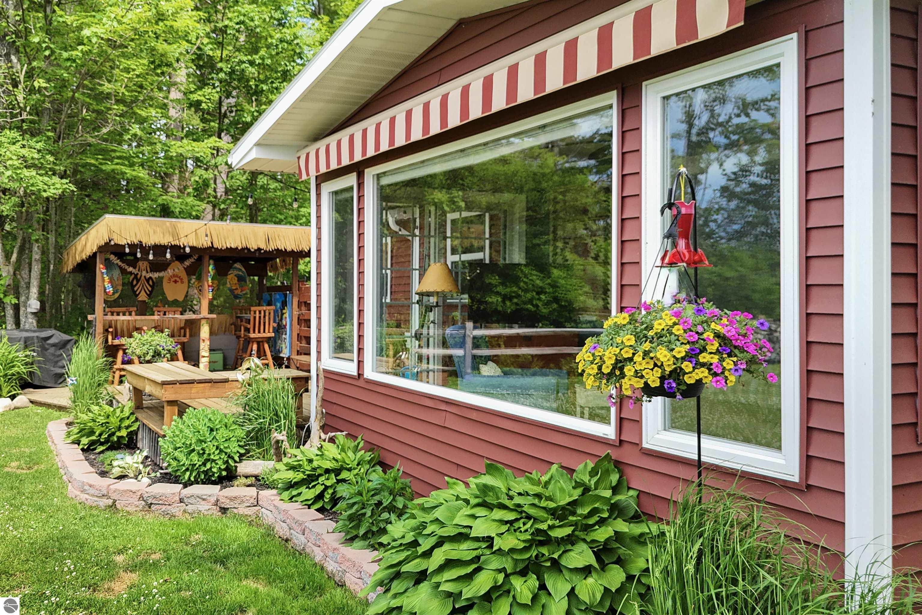 4742 N Shore Drive NE