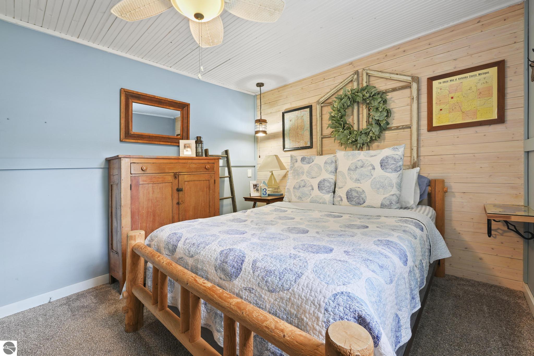 4742 N Shore Drive NE