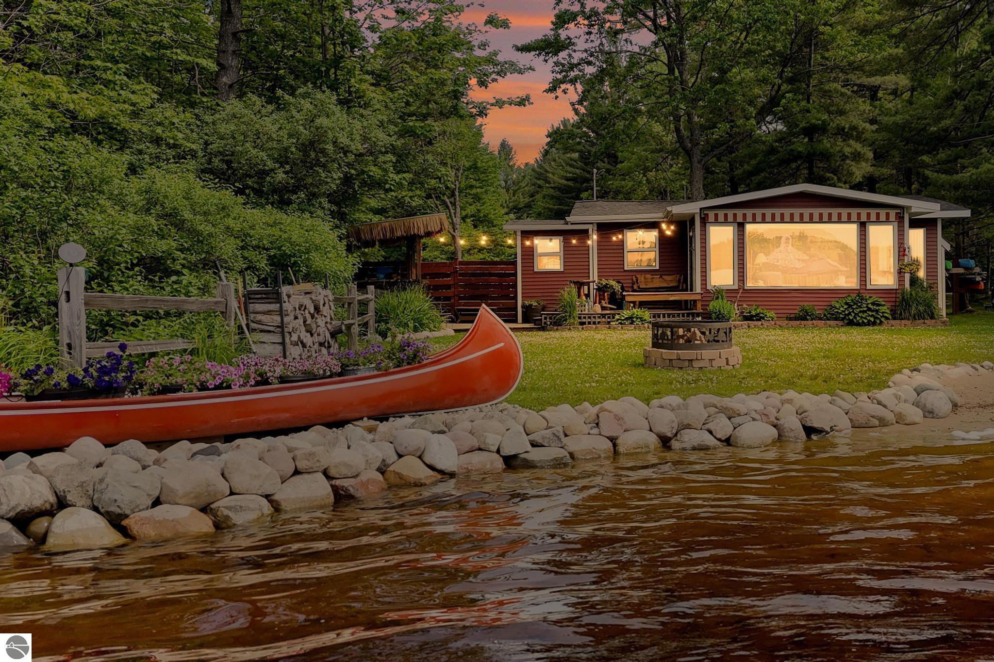 4742 N Shore Drive NE