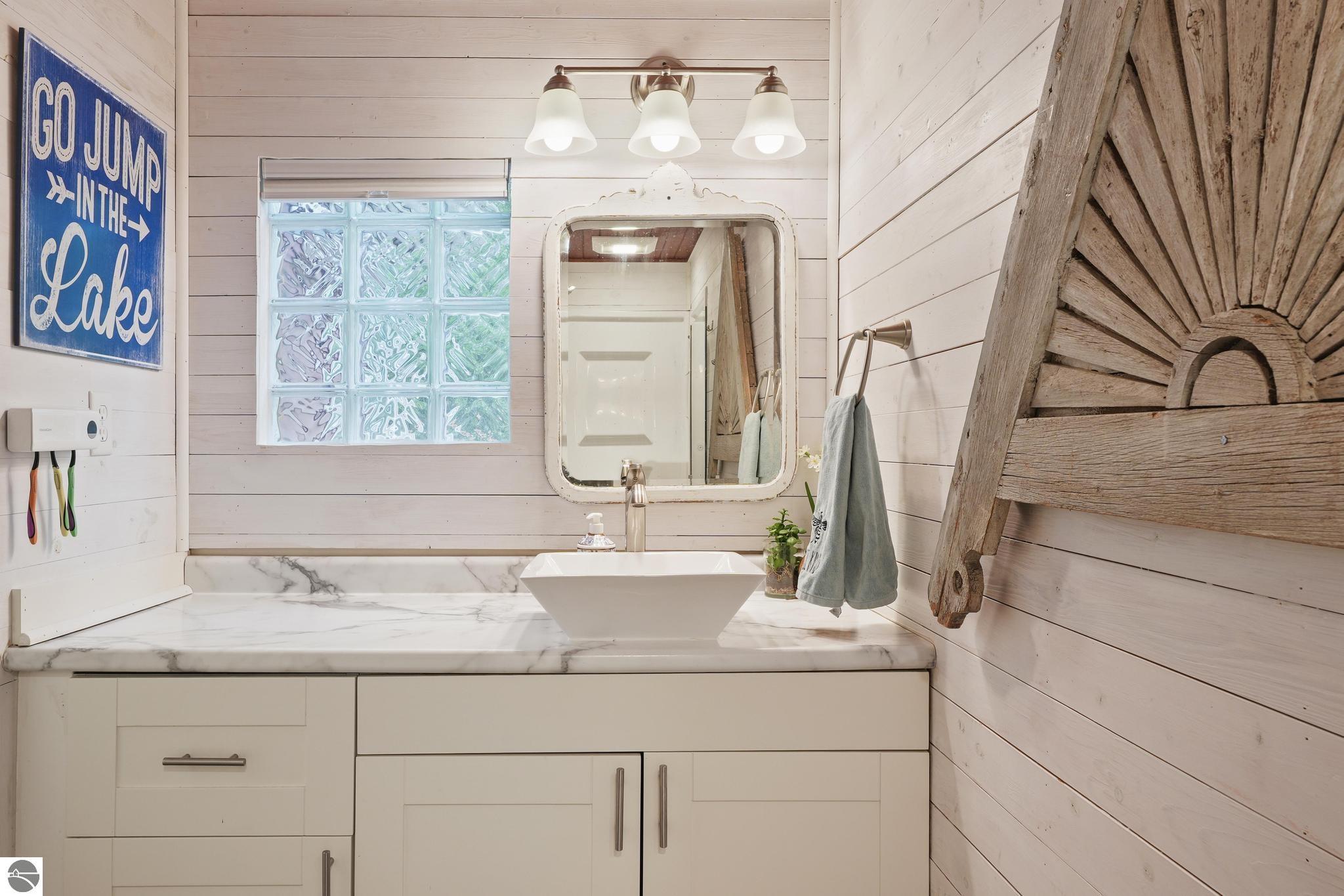 4742 N Shore Drive NE