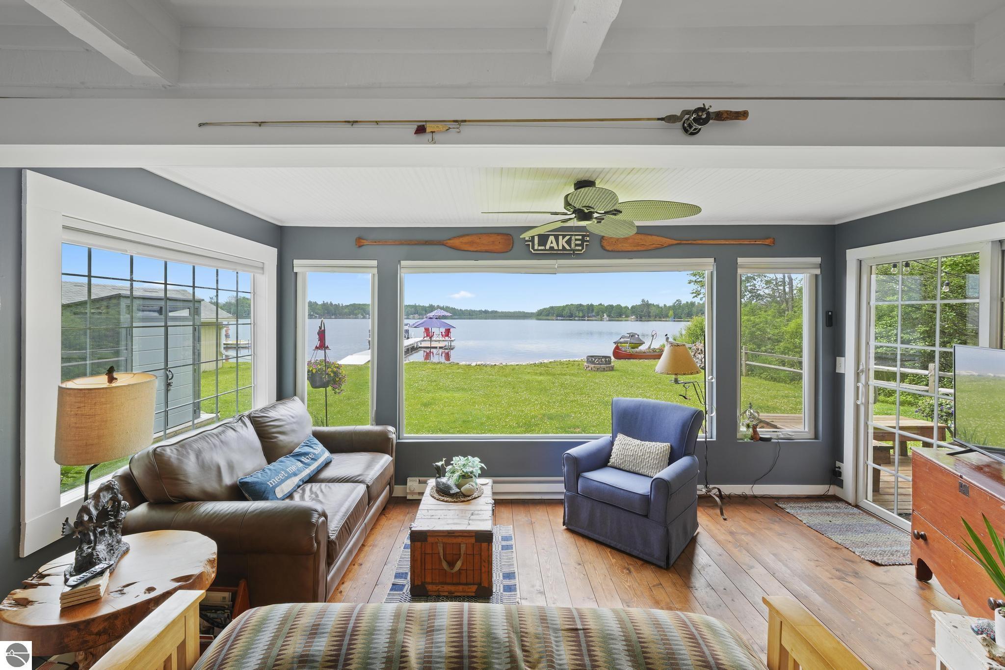 4742 N Shore Drive NE