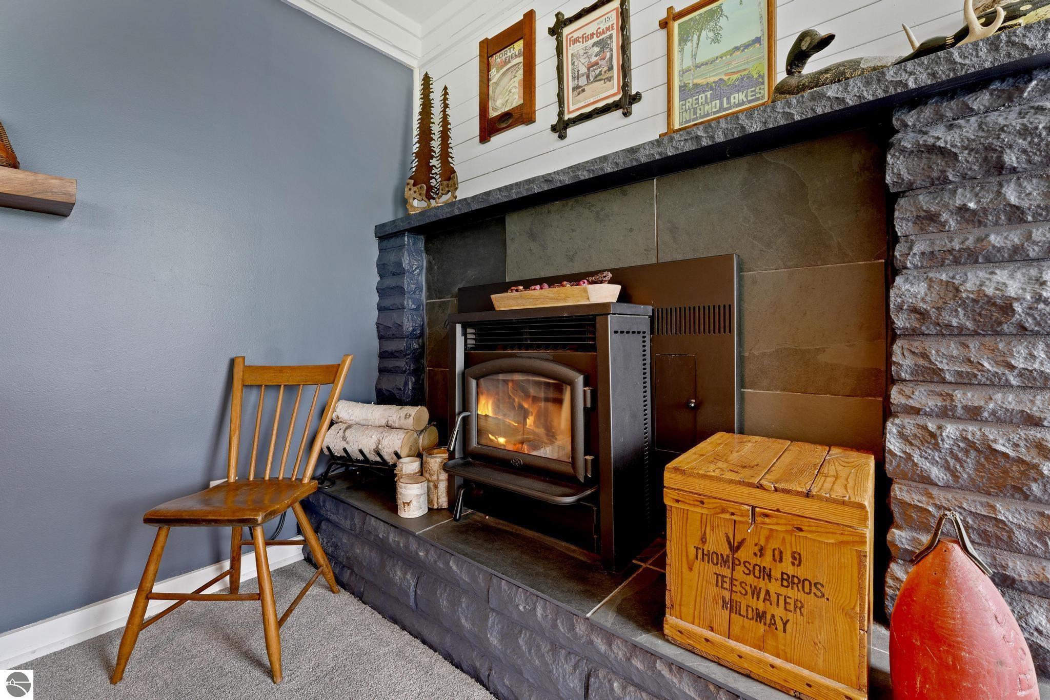 4742 N Shore Drive NE