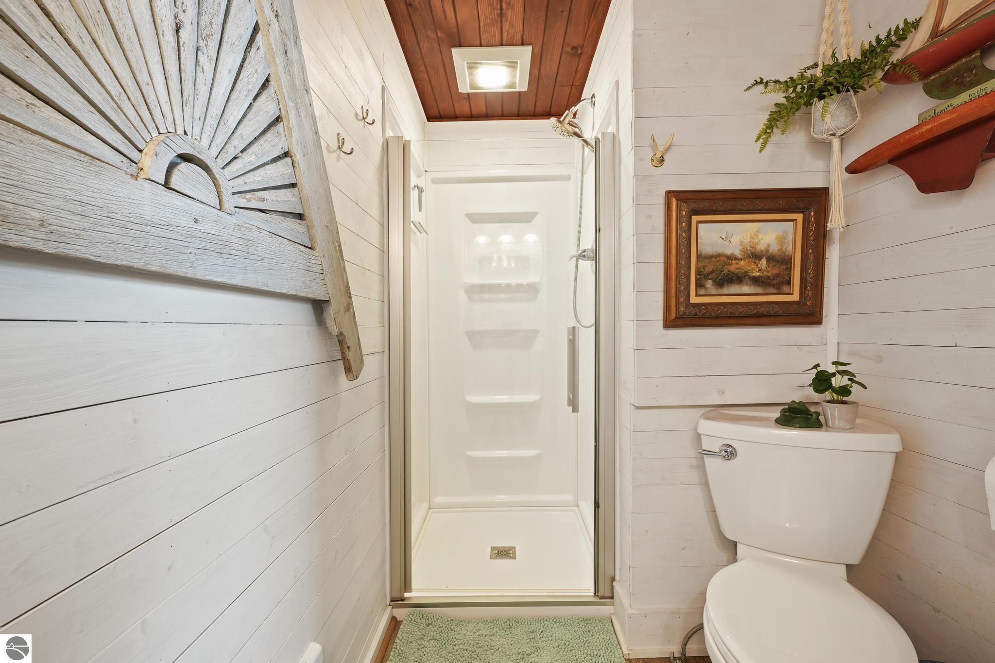 4742 N Shore Drive NE