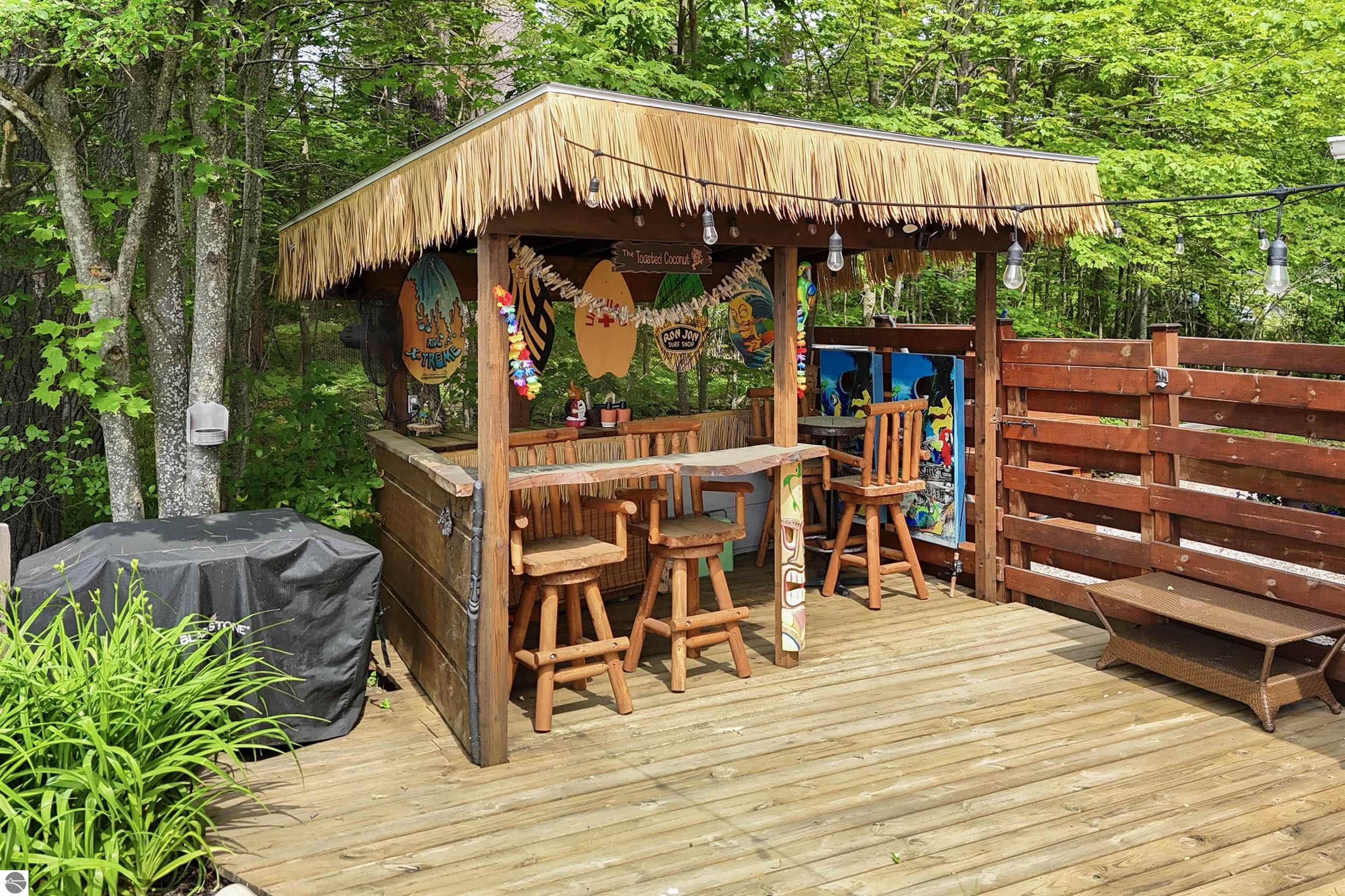 4742 N Shore Drive NE