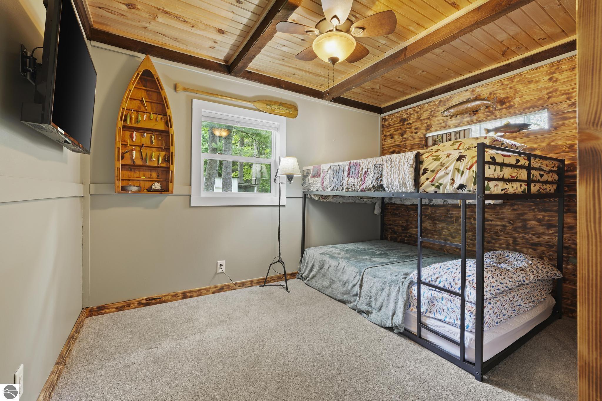 4742 N Shore Drive NE