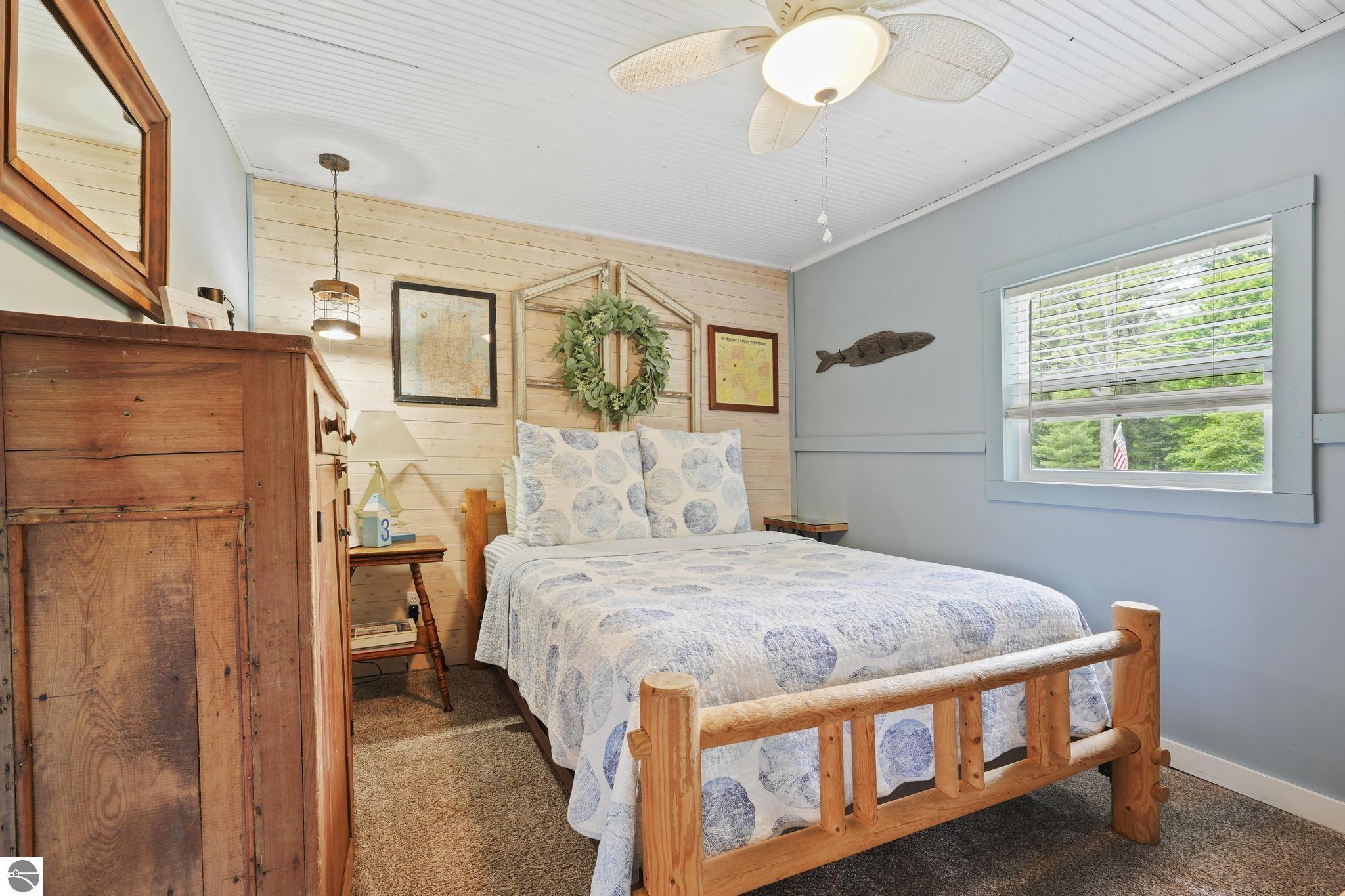 4742 N Shore Drive NE