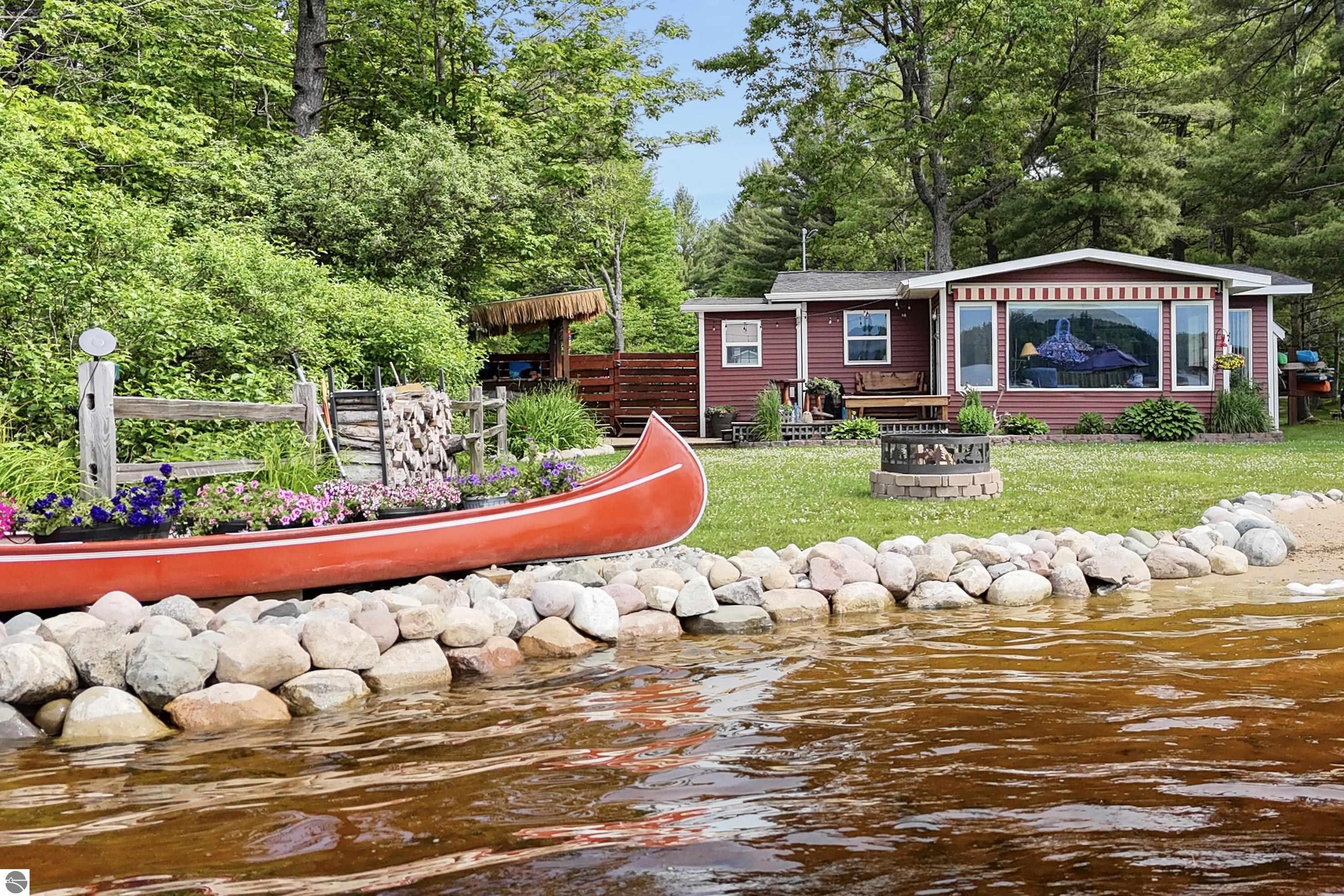 4742 N Shore Drive NE