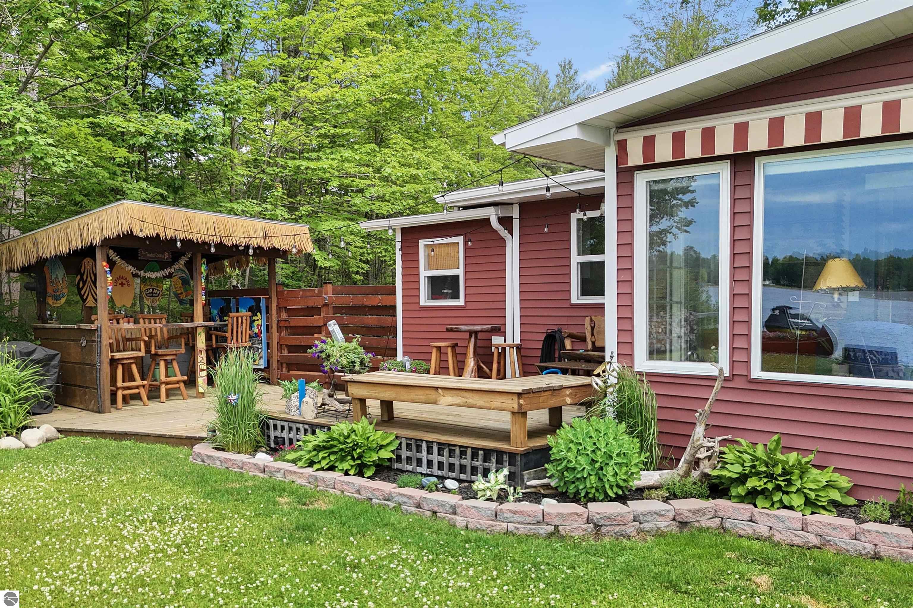 4742 N Shore Drive NE