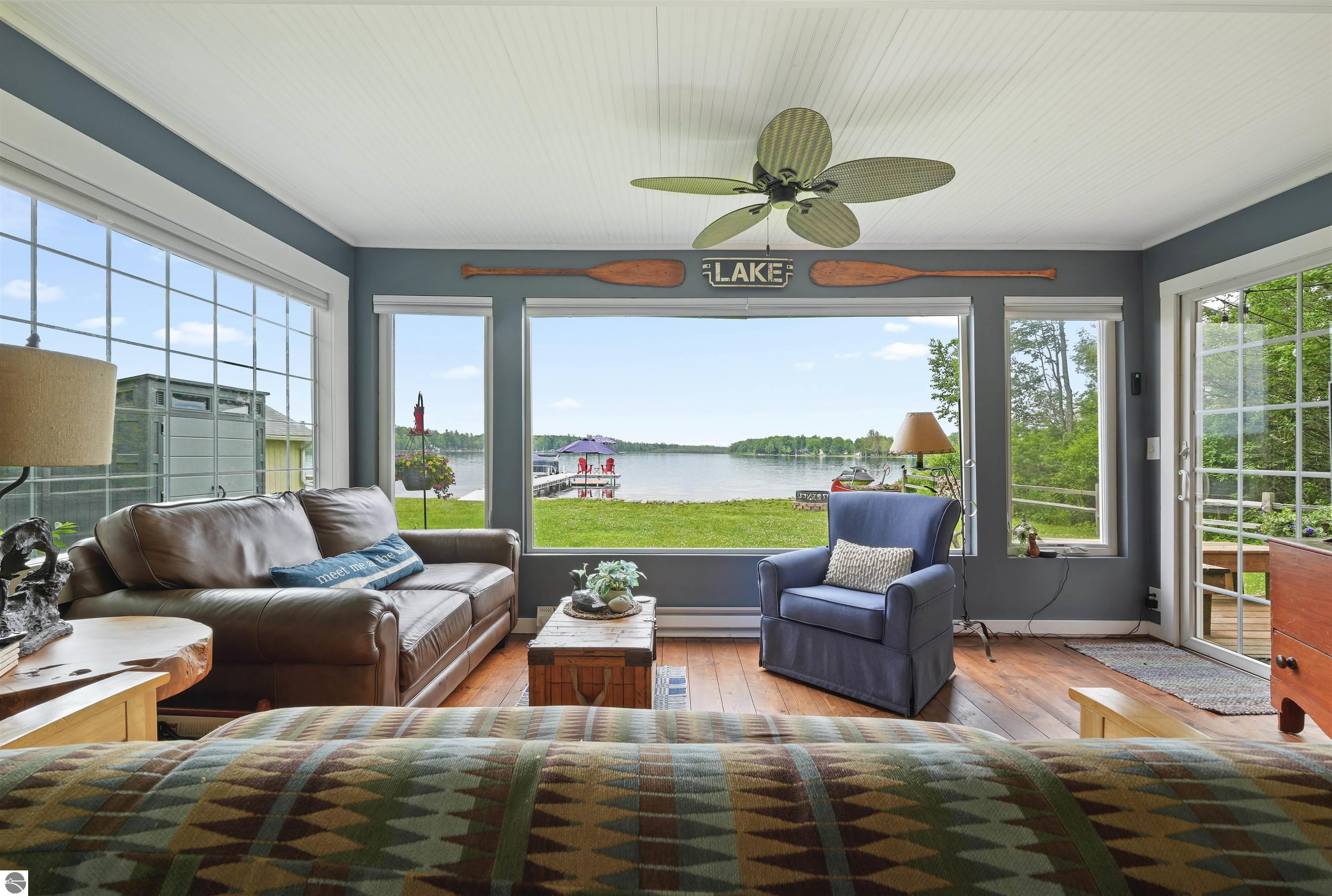 4742 N Shore Drive NE