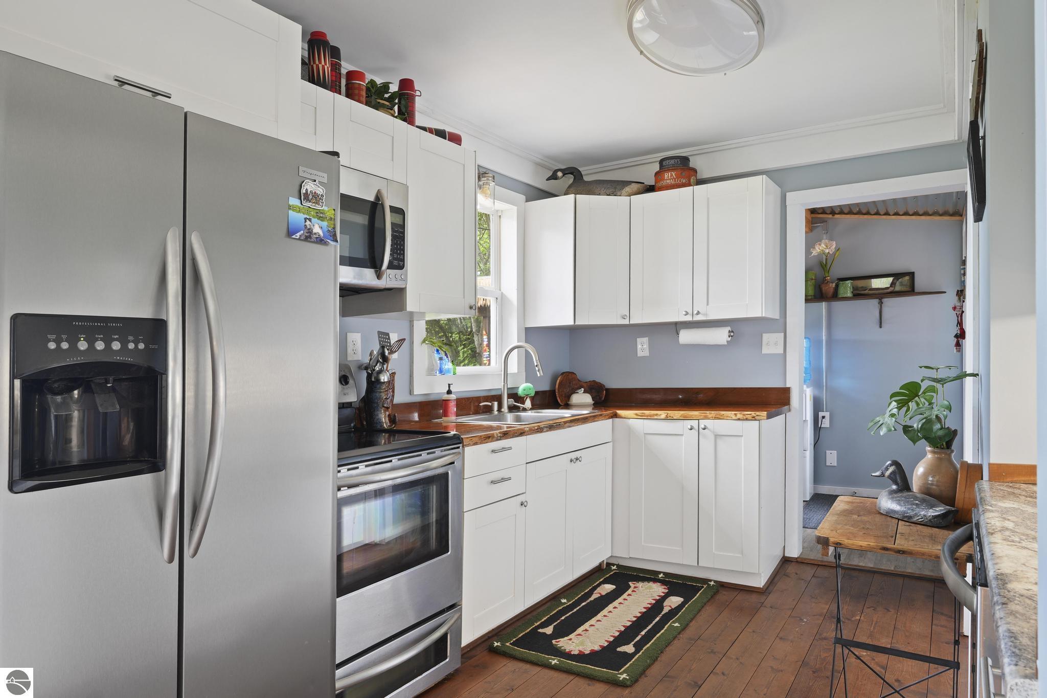 4742 N Shore Drive NE