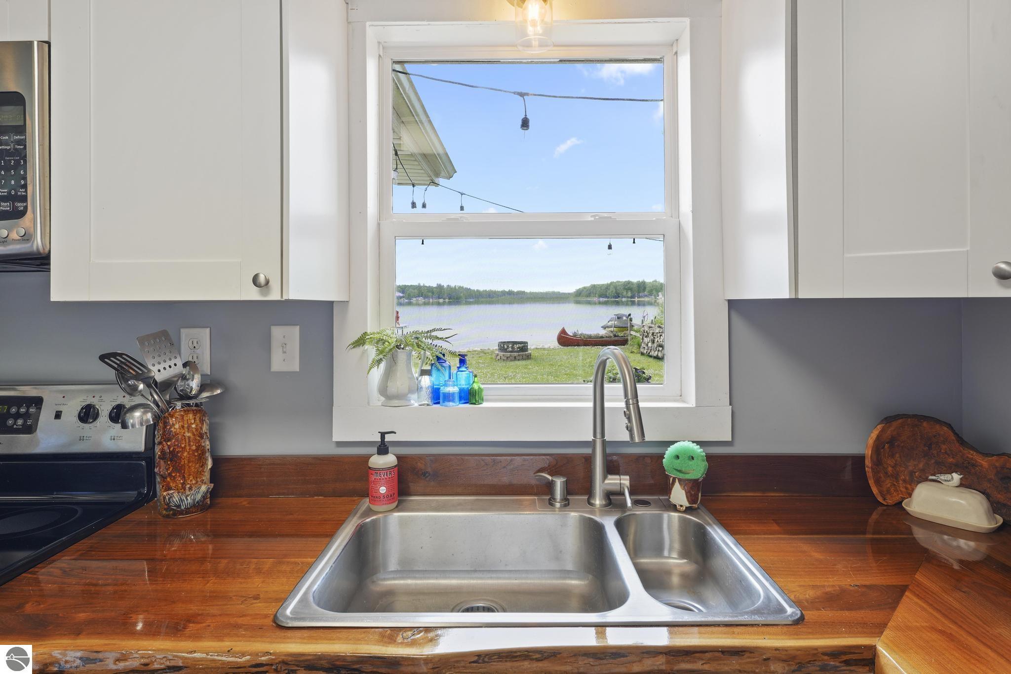 4742 N Shore Drive NE