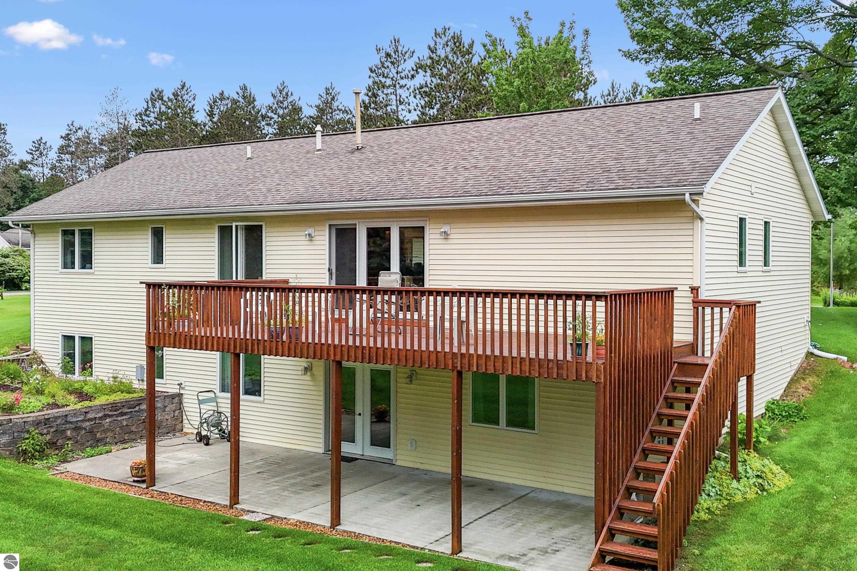 1568 Nightingale Lane