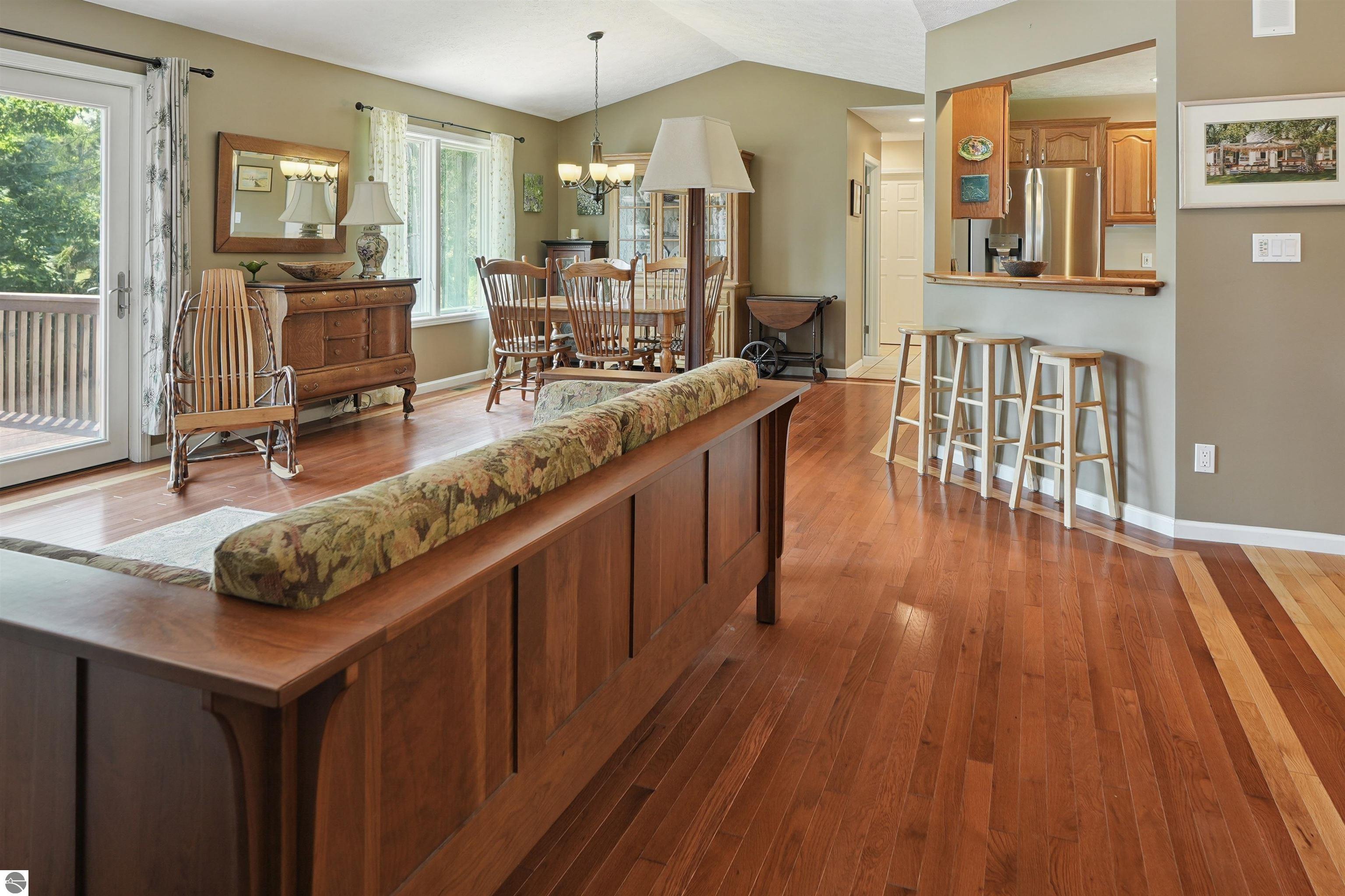 1568 Nightingale Lane