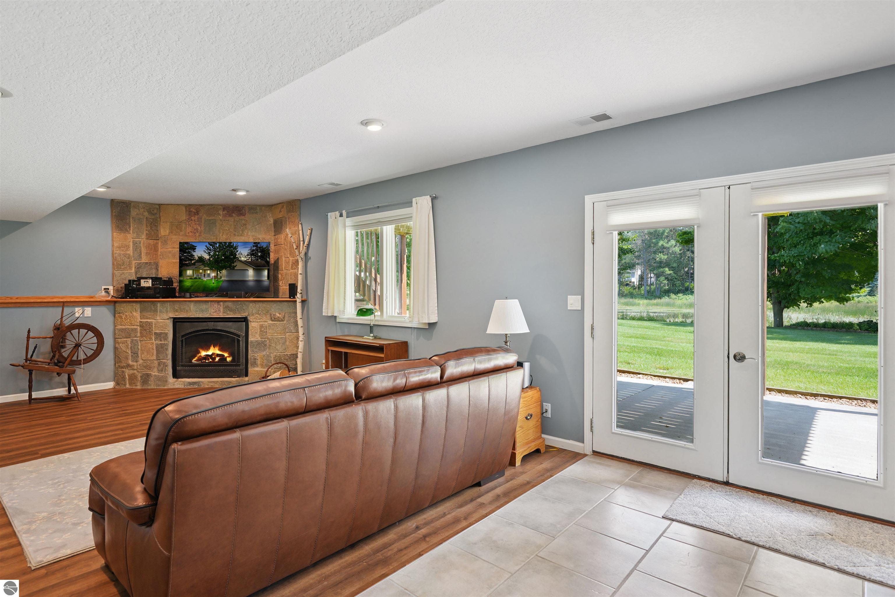 1568 Nightingale Lane