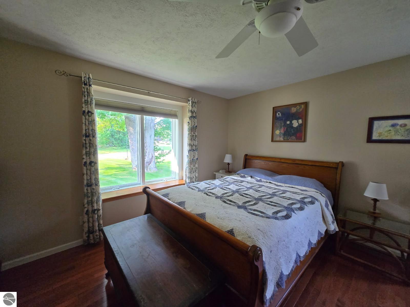 1568 Nightingale Lane