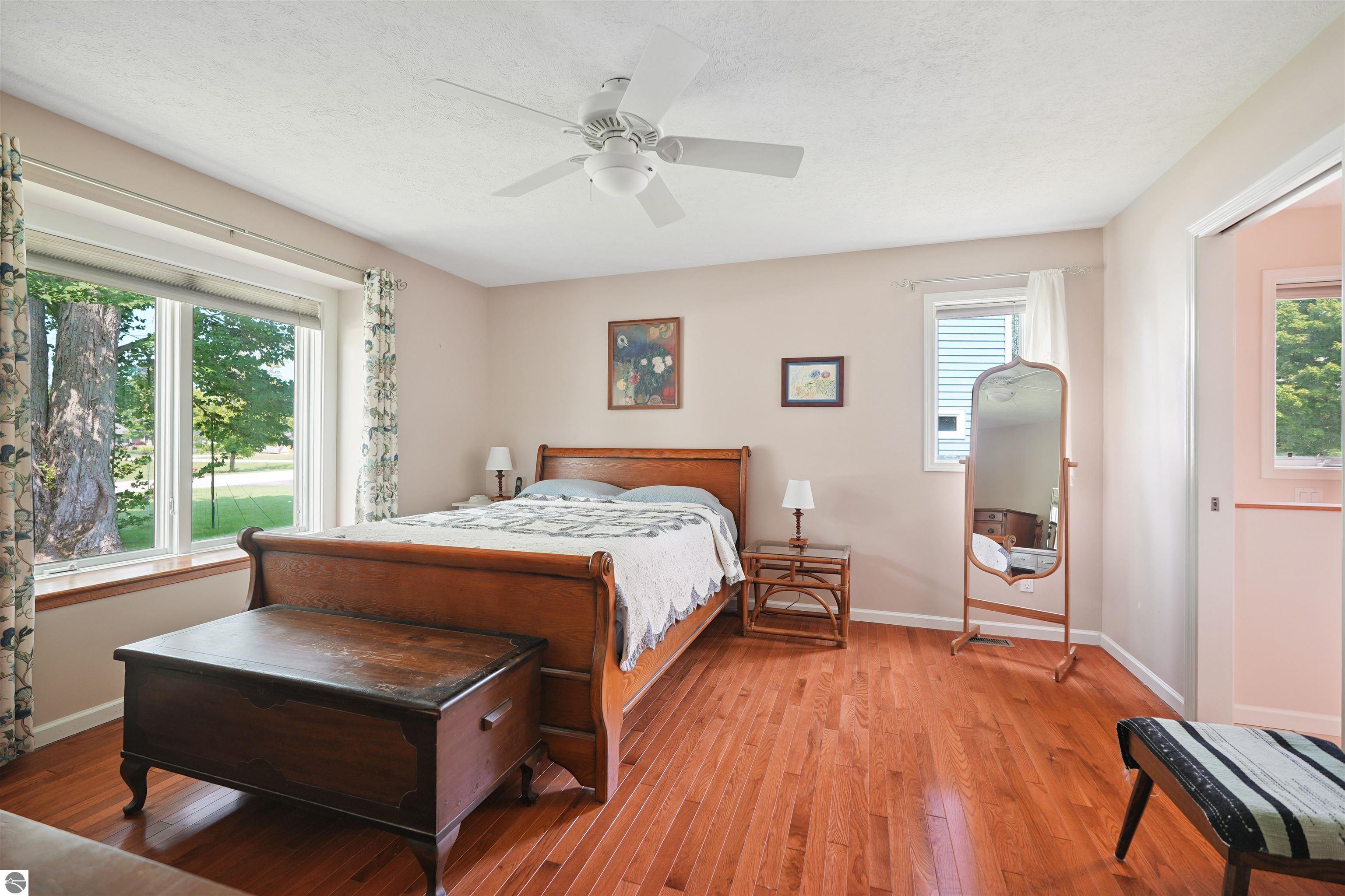 1568 Nightingale Lane