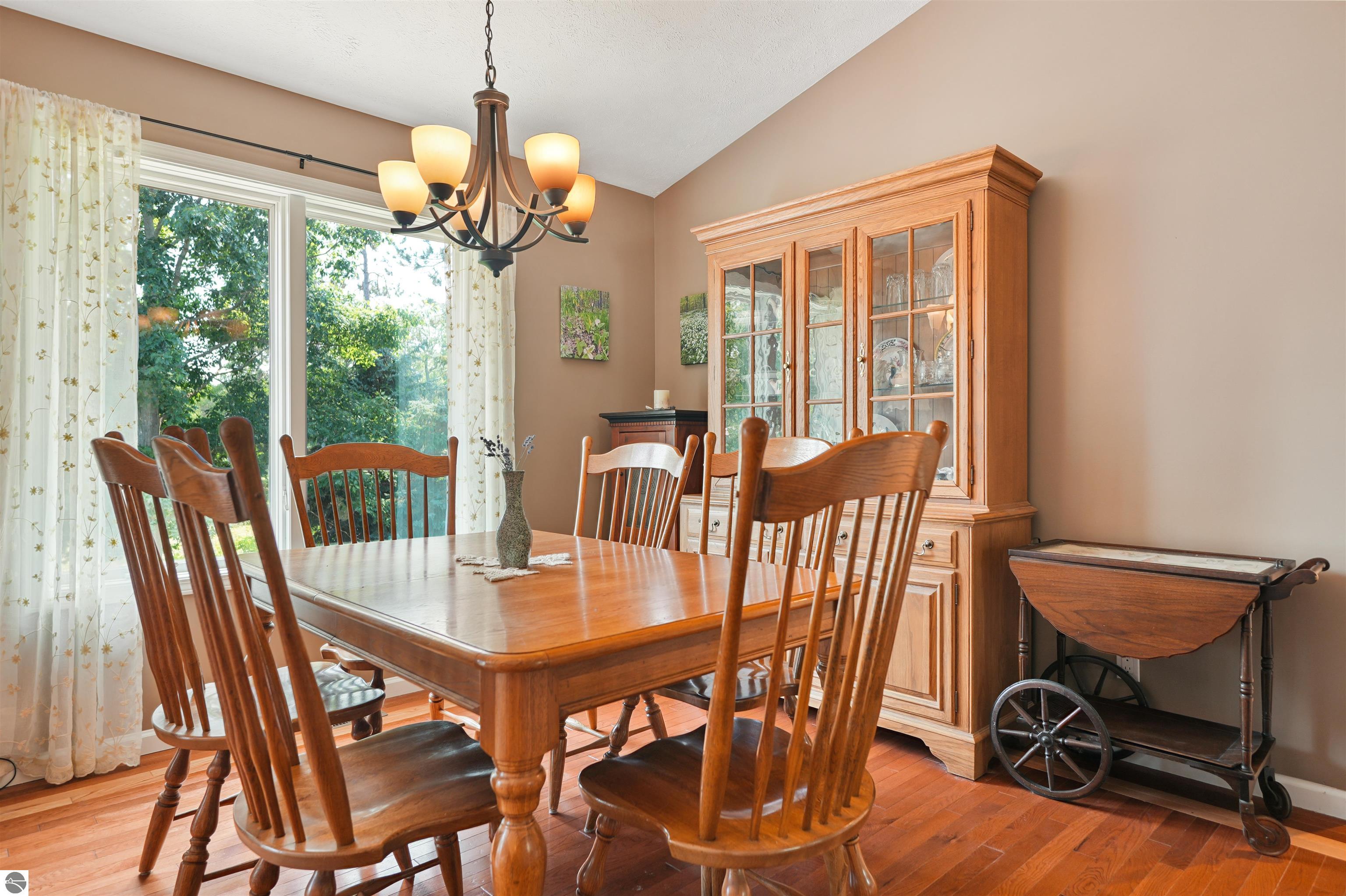 1568 Nightingale Lane
