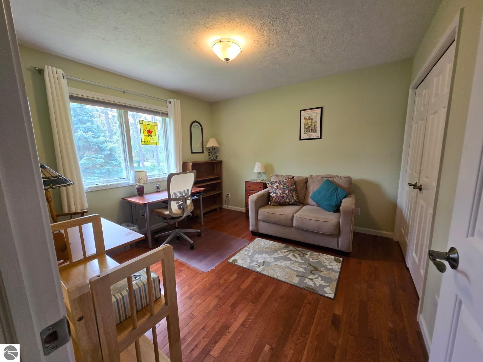 1568 Nightingale Lane