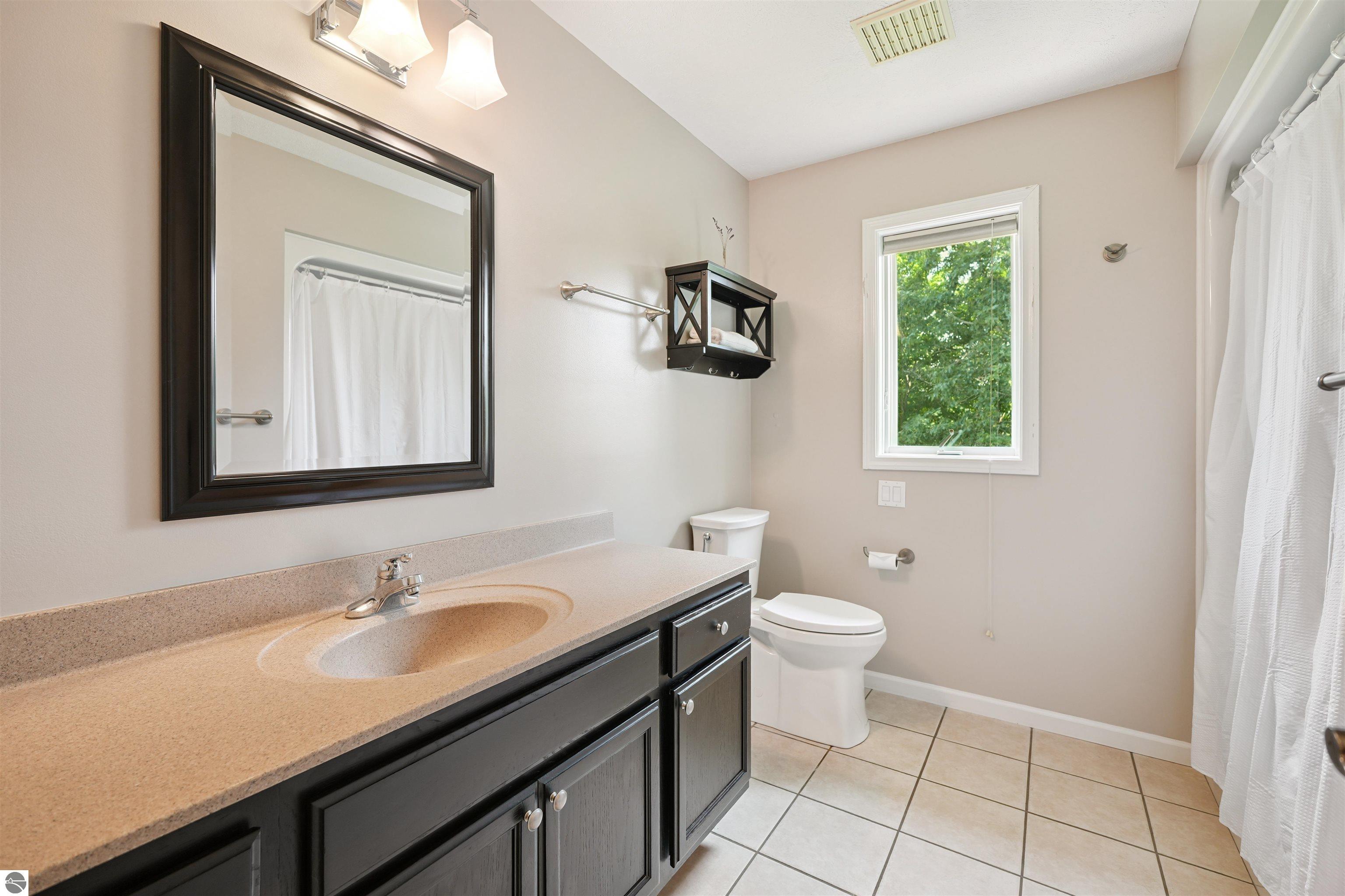 1568 Nightingale Lane