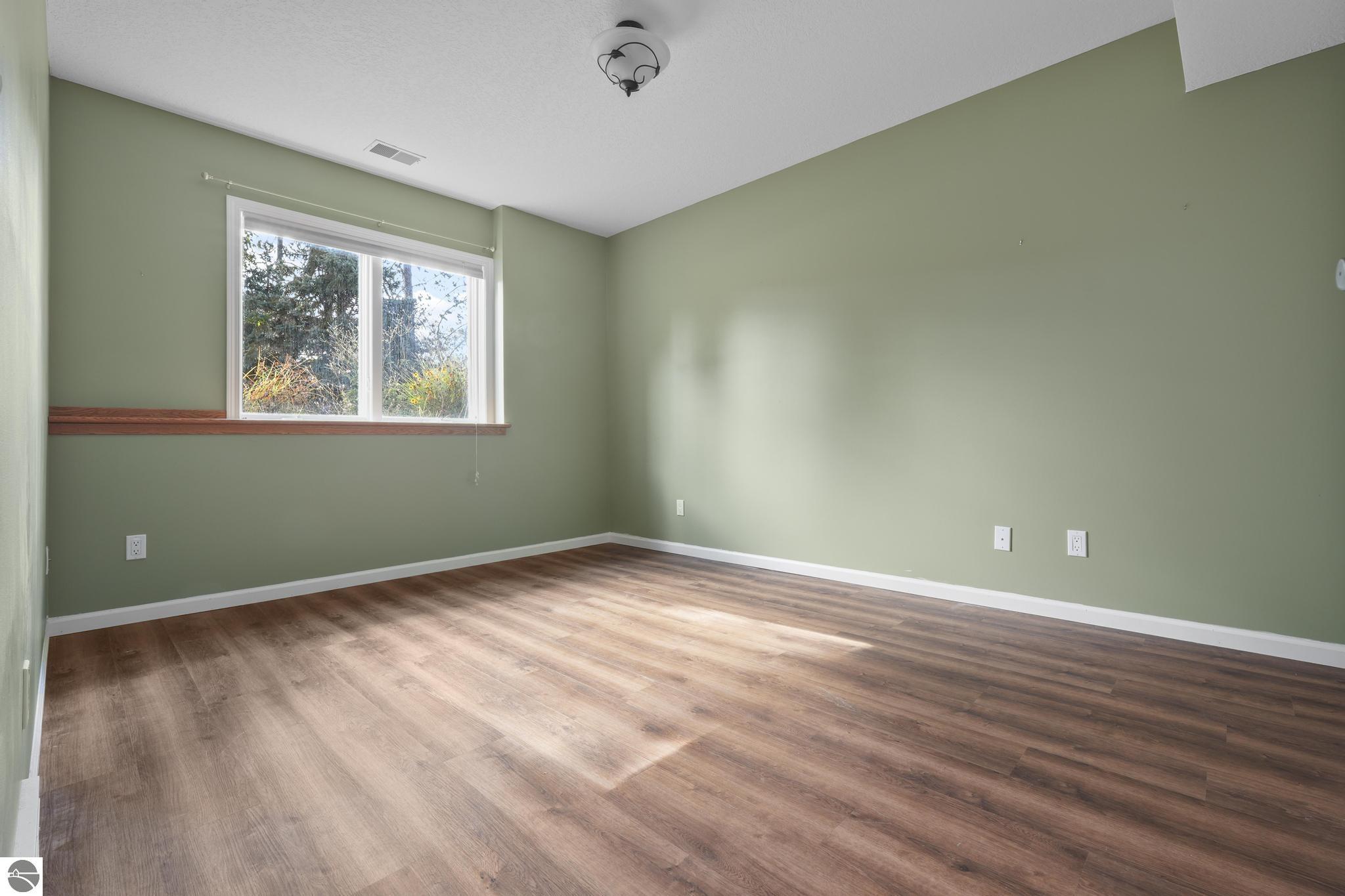 1568 Nightingale Lane