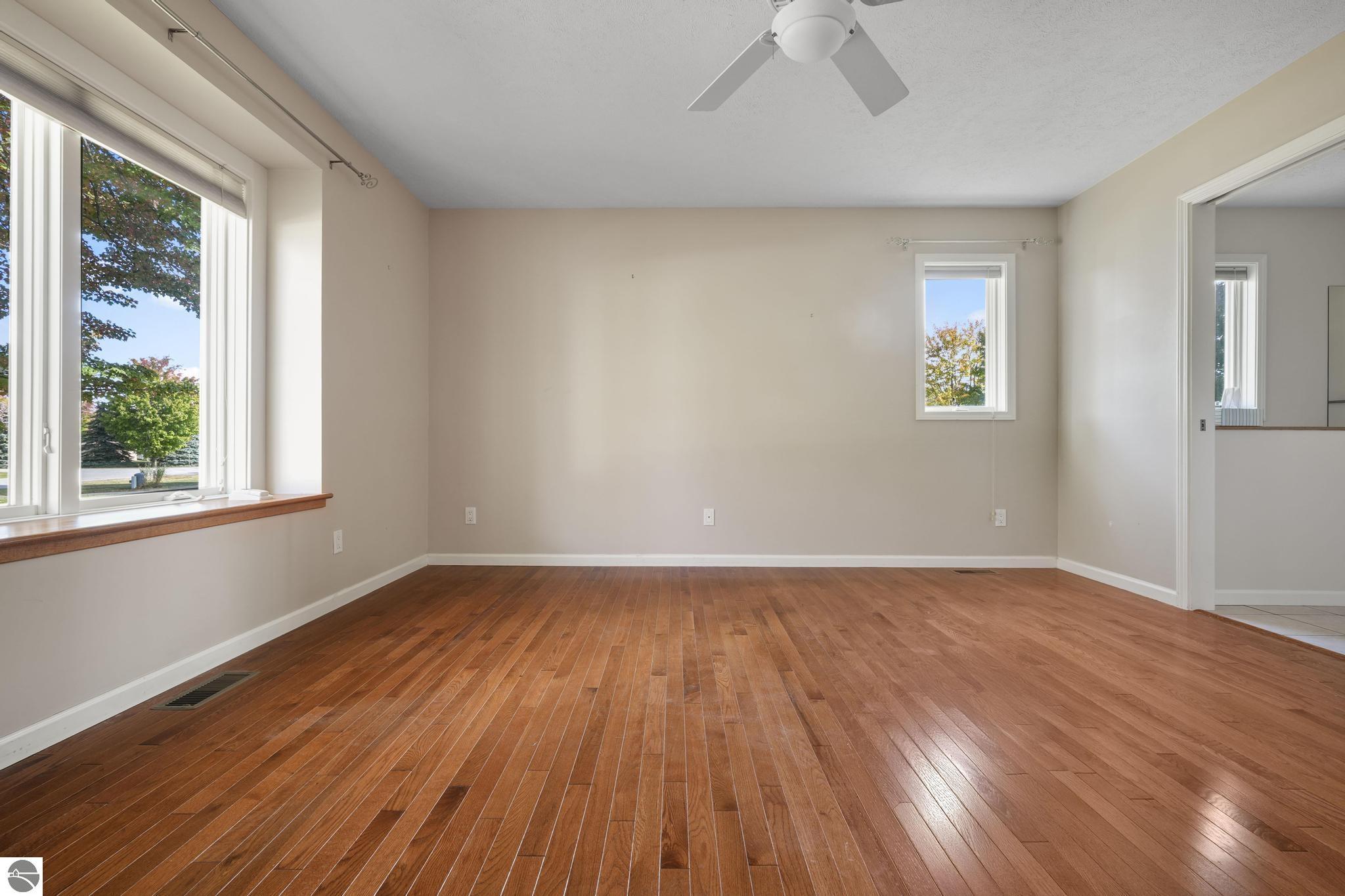 1568 Nightingale Lane