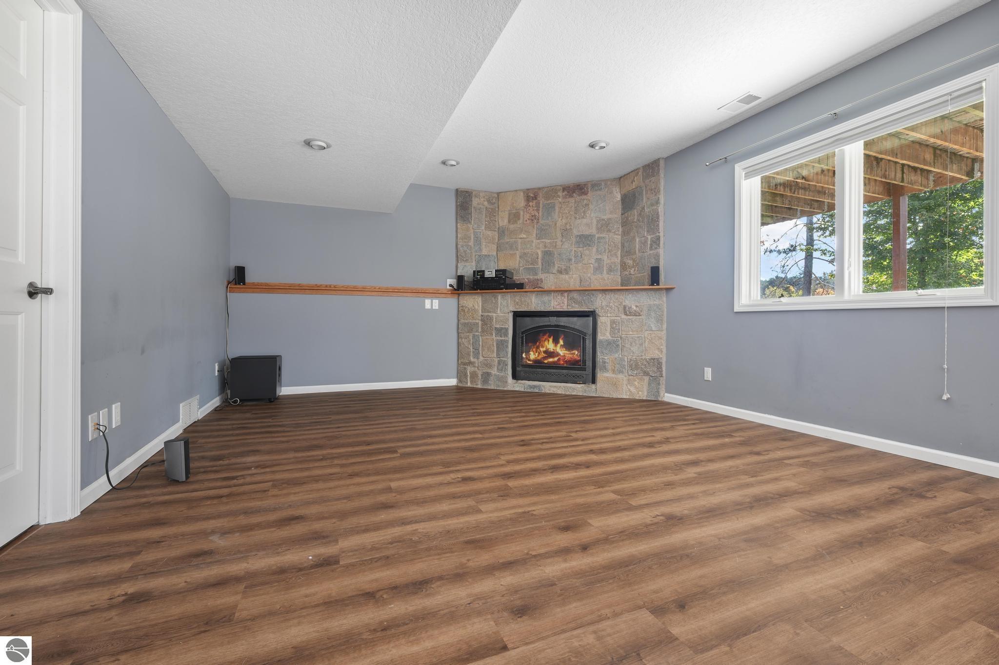 1568 Nightingale Lane