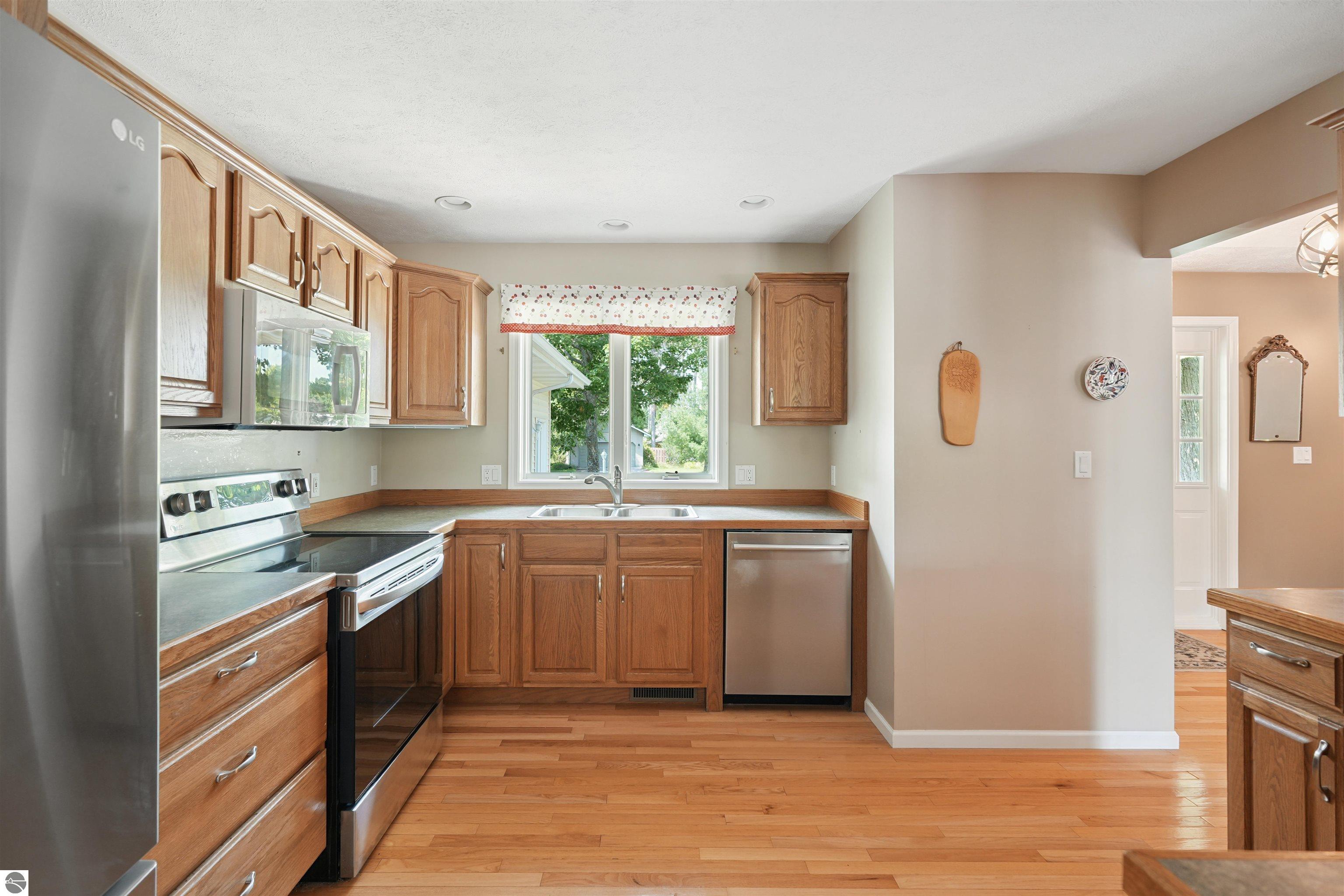 1568 Nightingale Lane