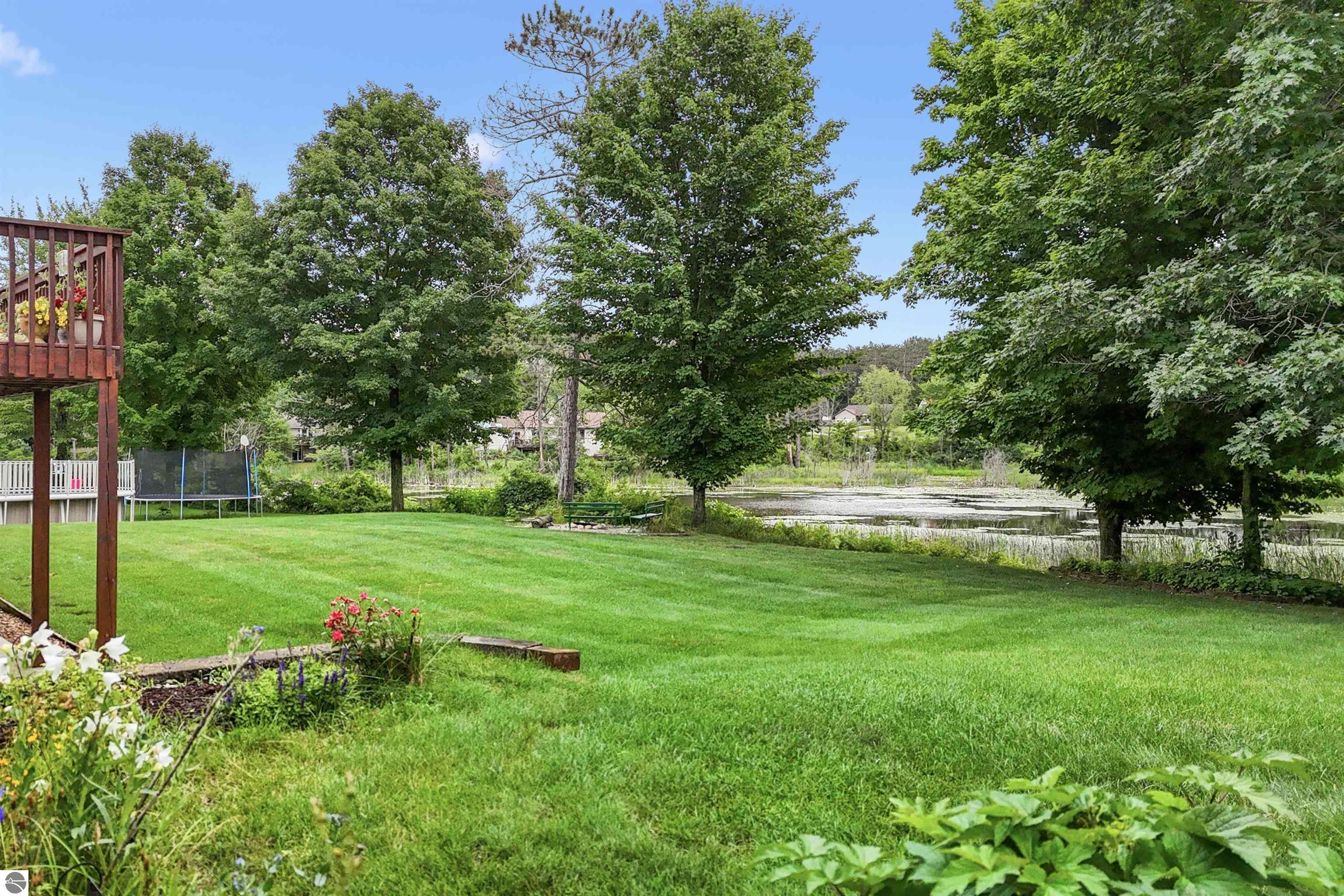 1568 Nightingale Lane