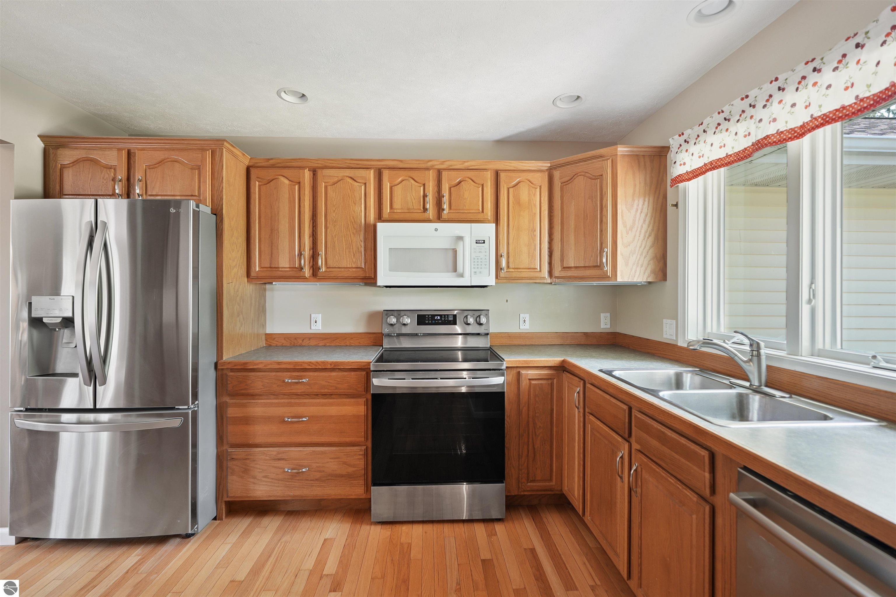 1568 Nightingale Lane