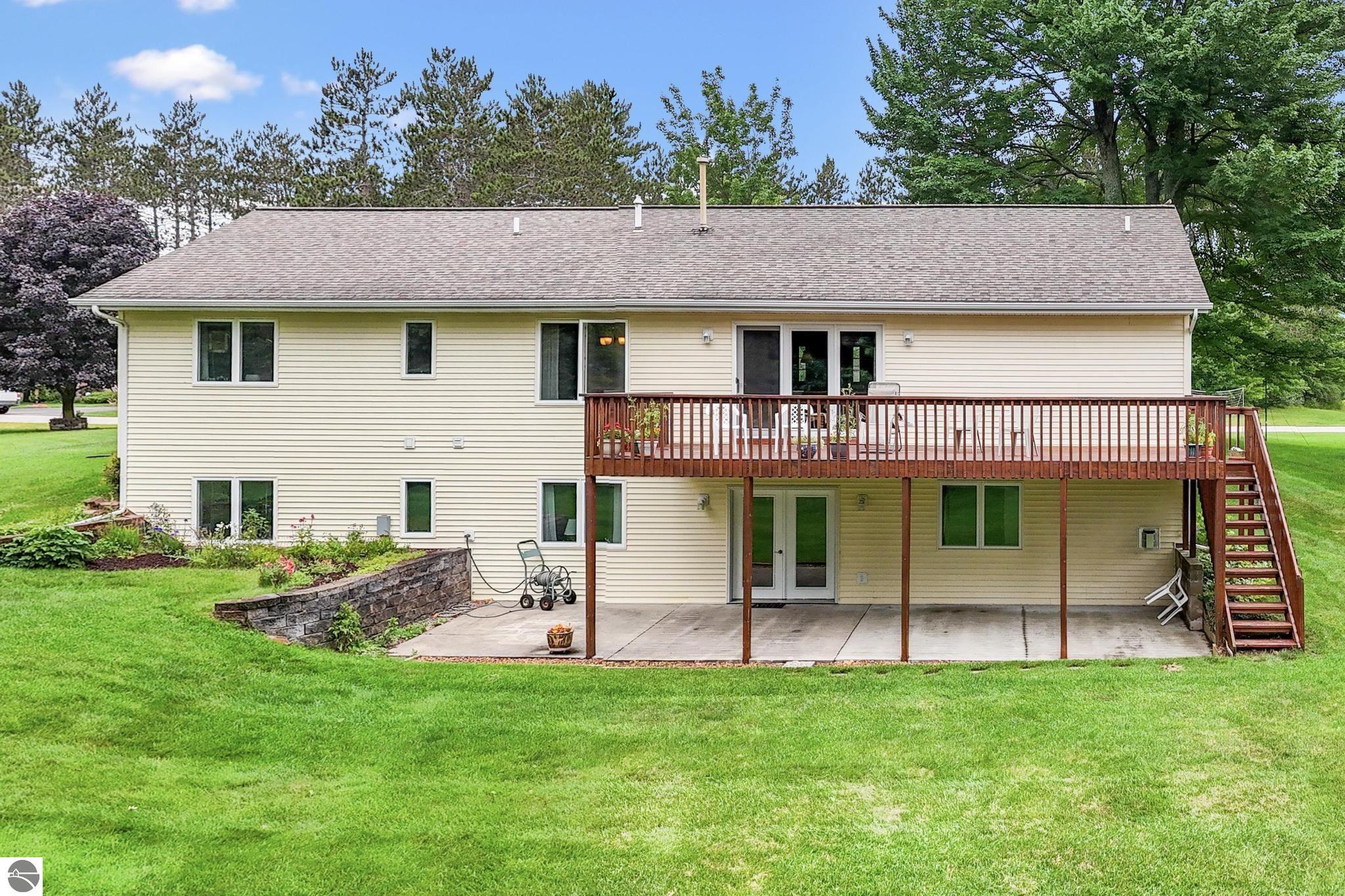 1568 Nightingale Lane