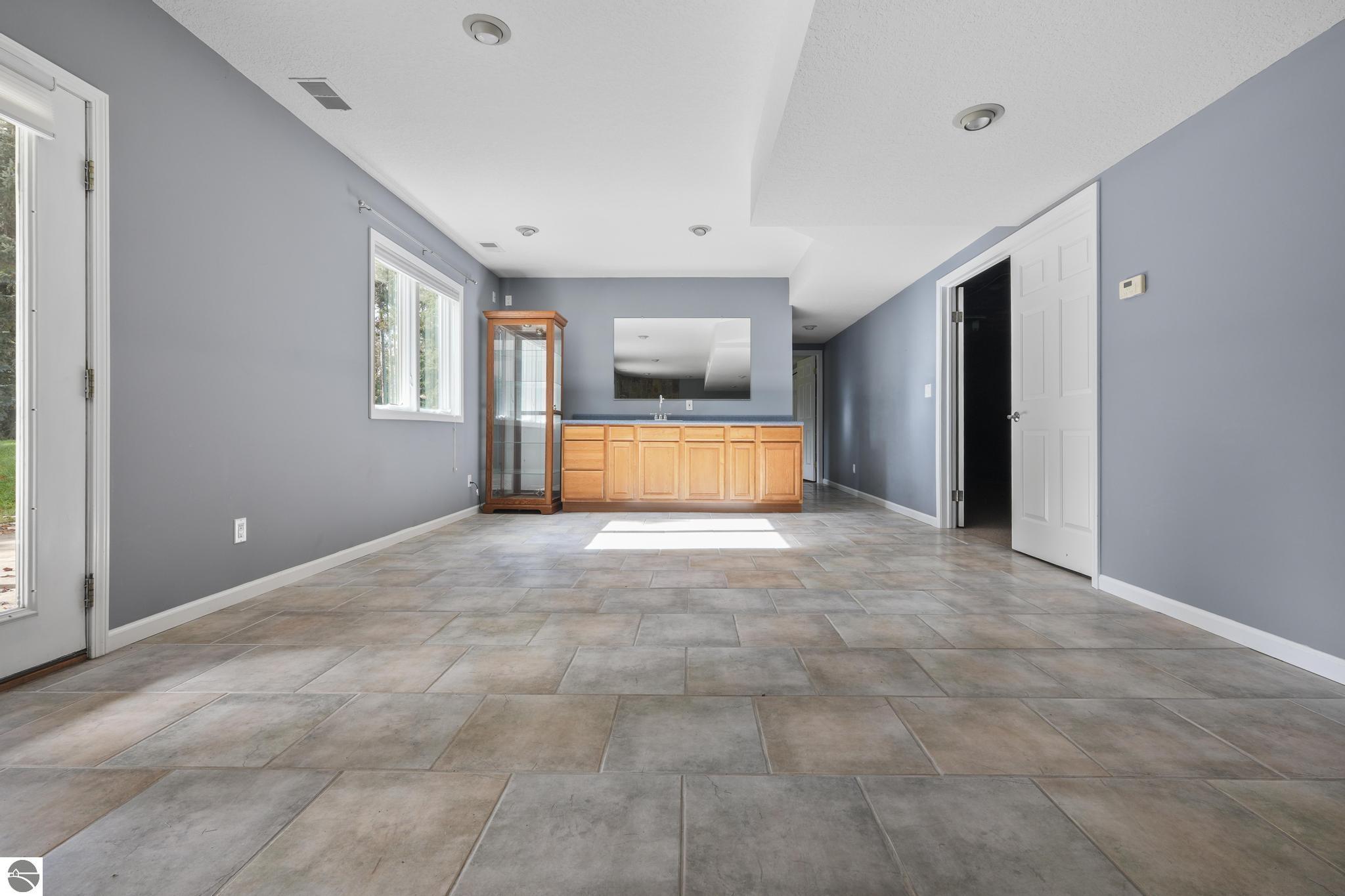 1568 Nightingale Lane