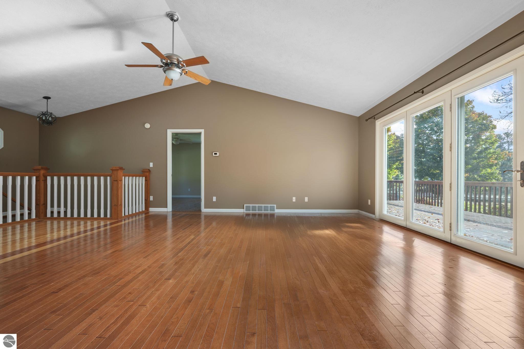 1568 Nightingale Lane