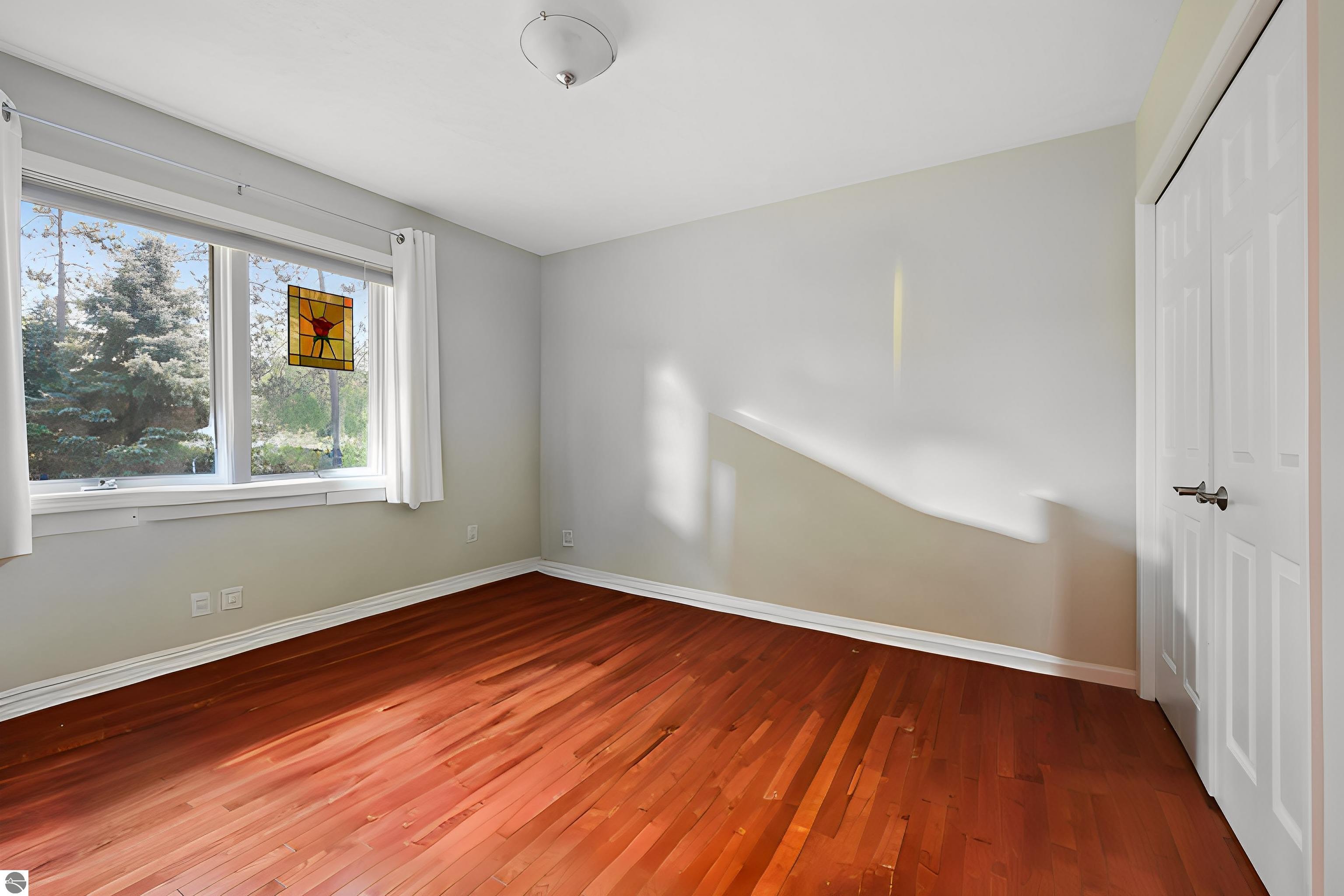 1568 Nightingale Lane