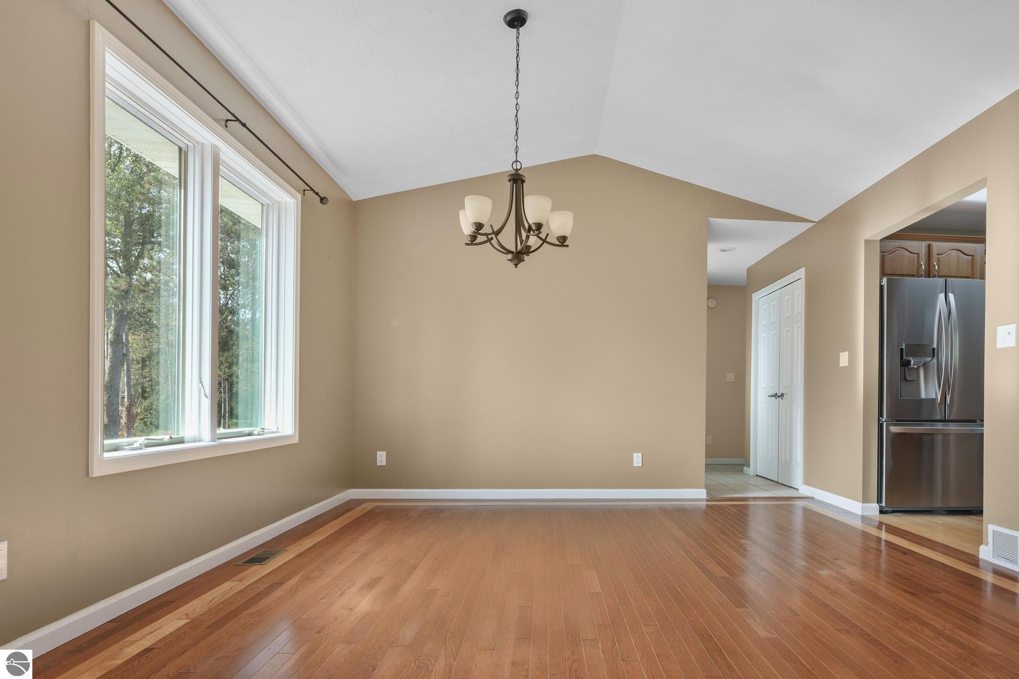 1568 Nightingale Lane