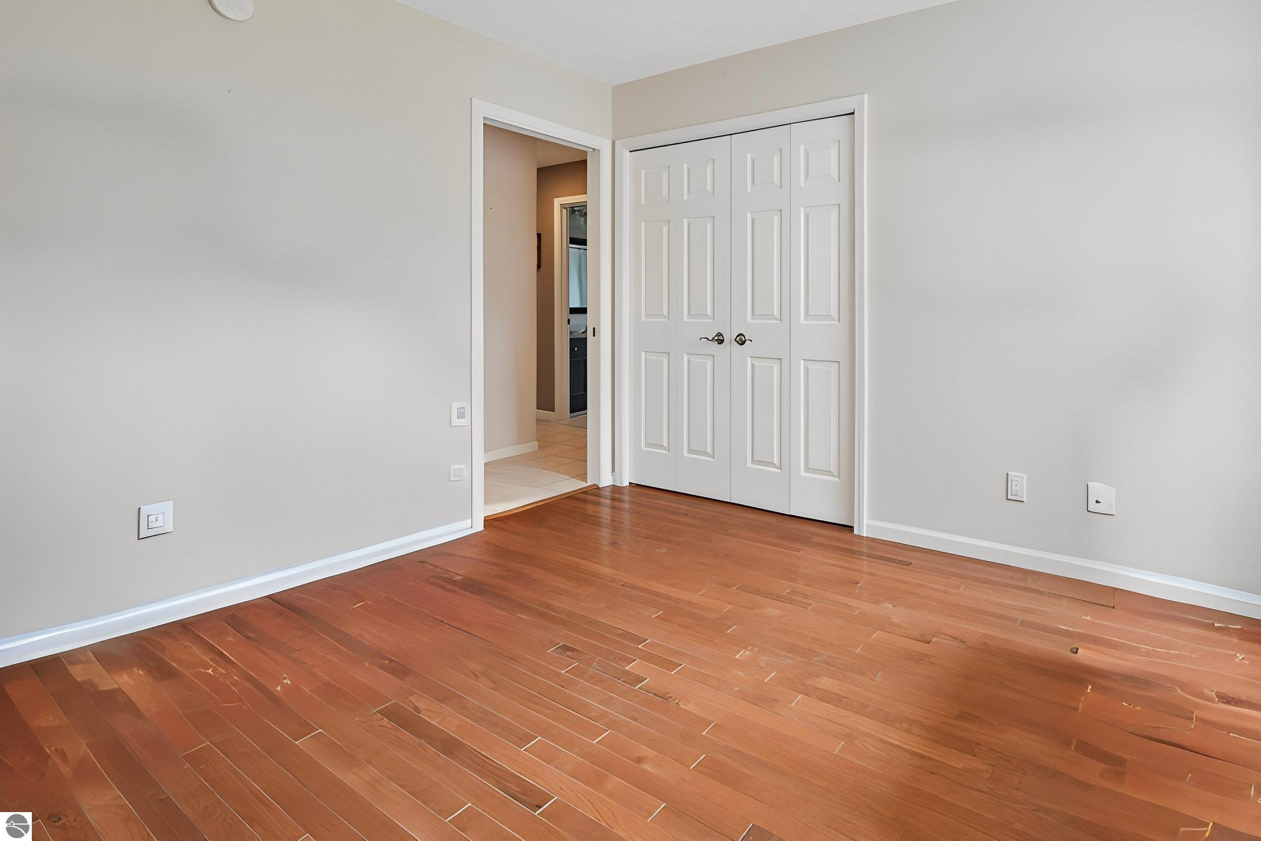 1568 Nightingale Lane