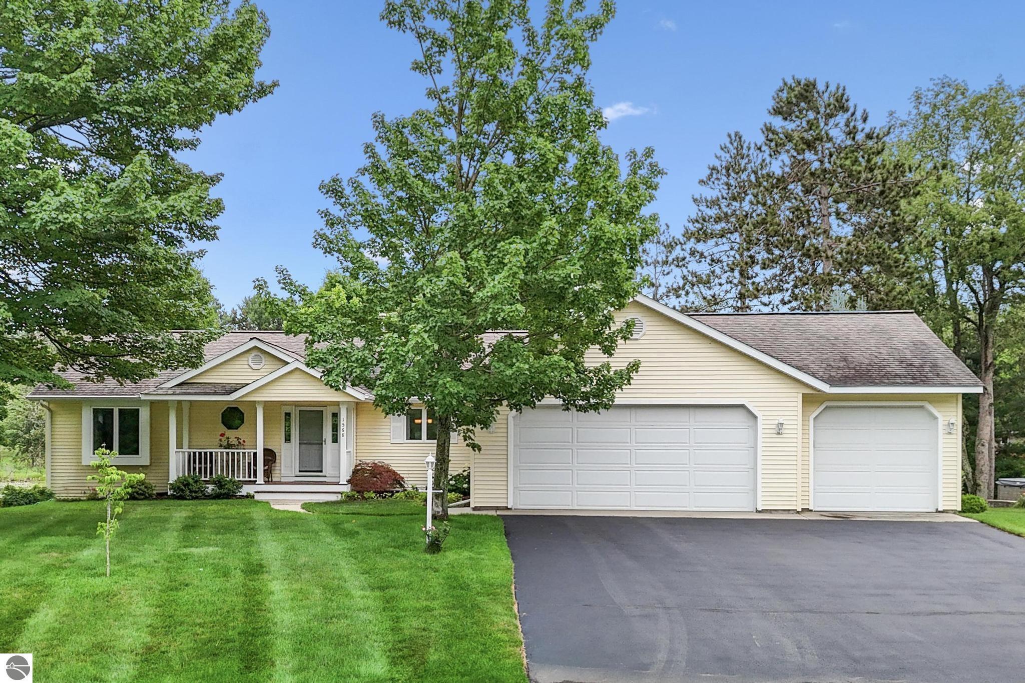 1568 Nightingale Lane