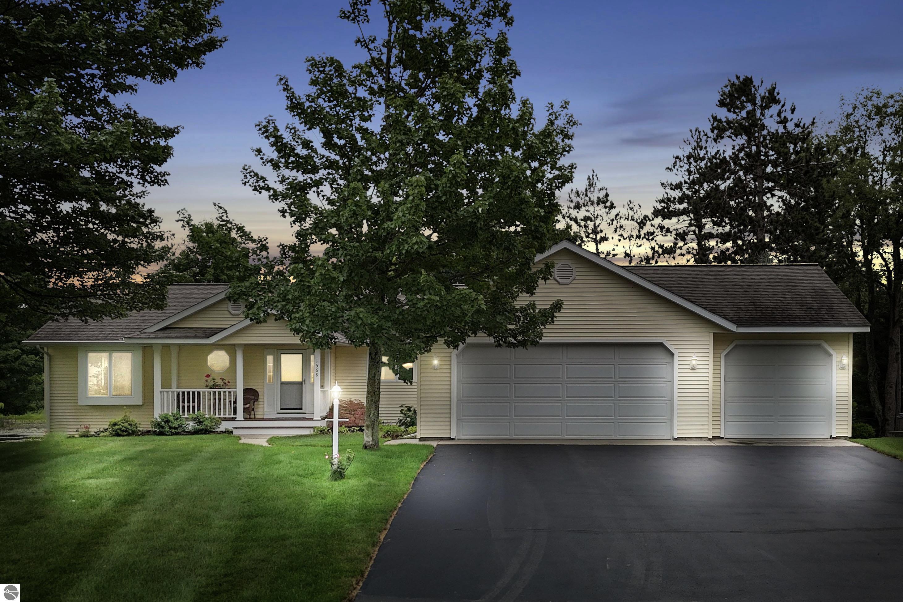 1568 Nightingale Lane