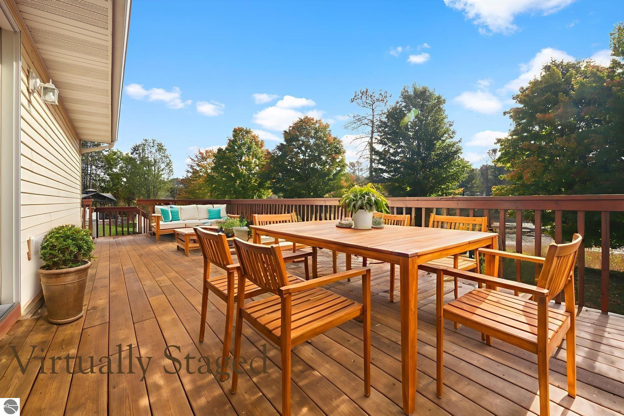 1568 Nightingale Lane