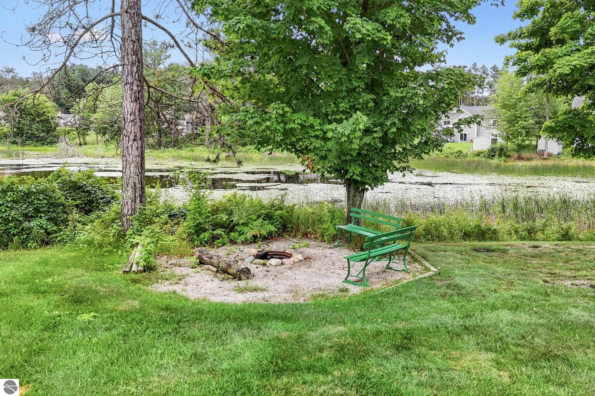 1568 Nightingale Lane