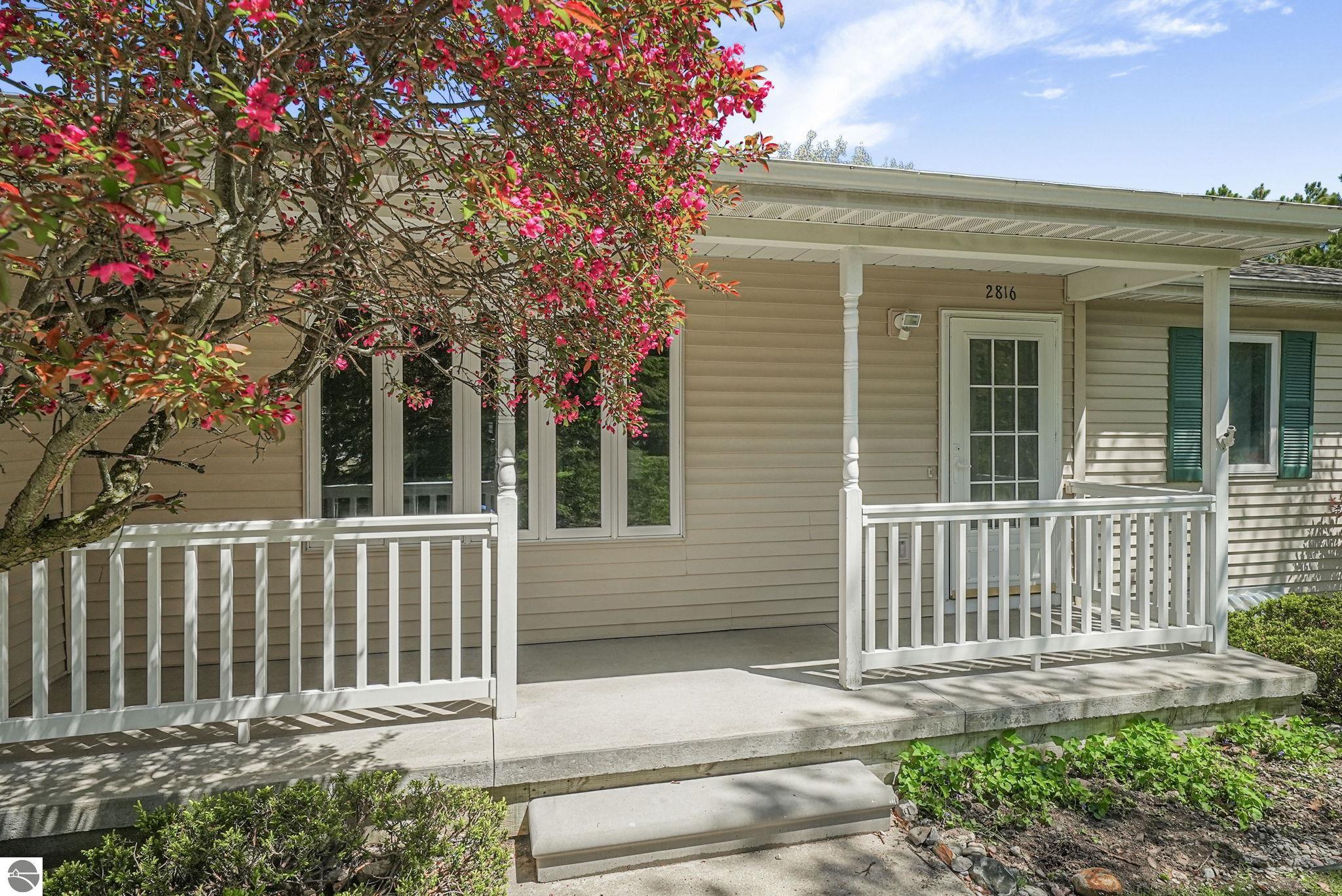 2816 Emerald Bluff